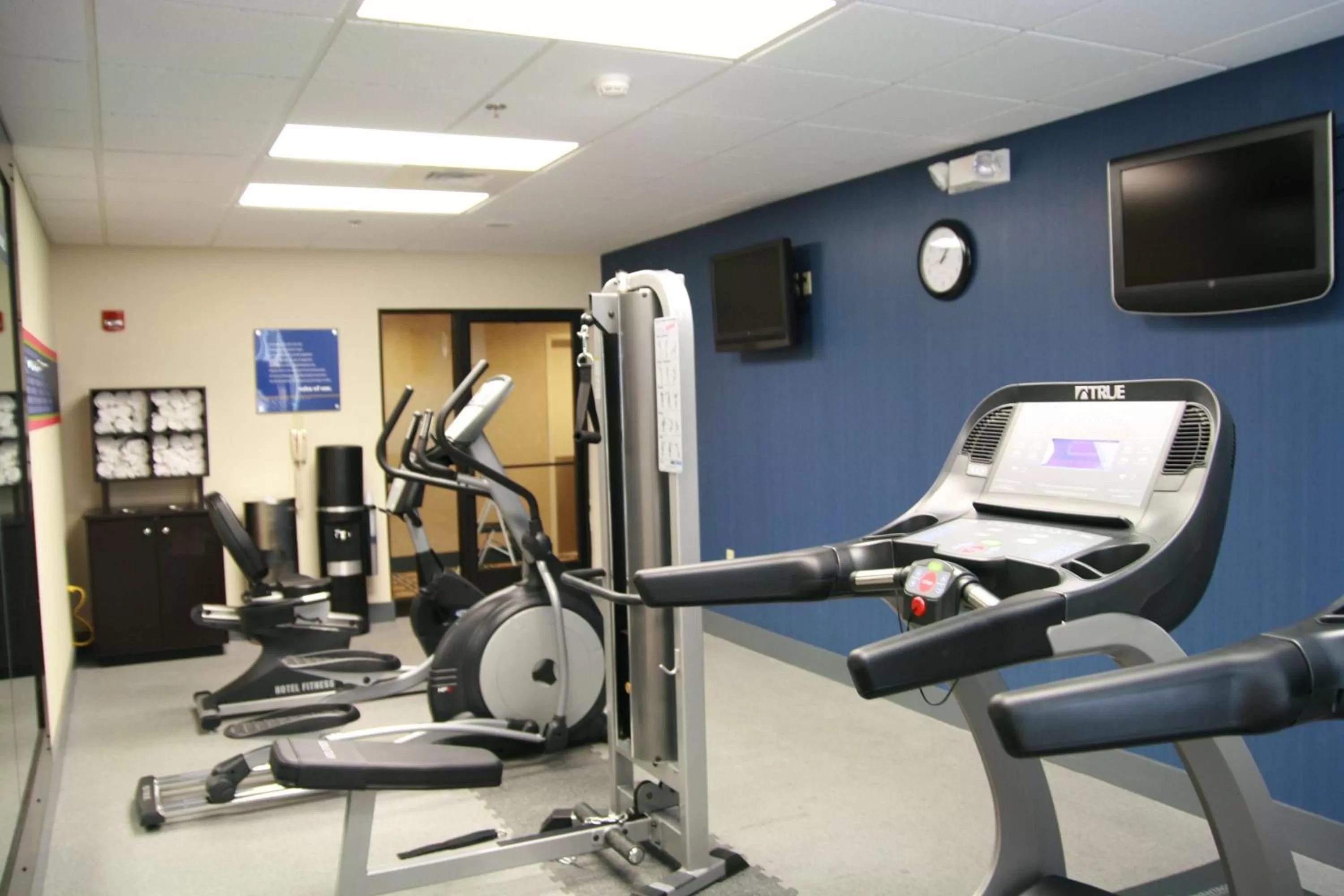 Fitness centre/facilities in Hampton Inn Topeka