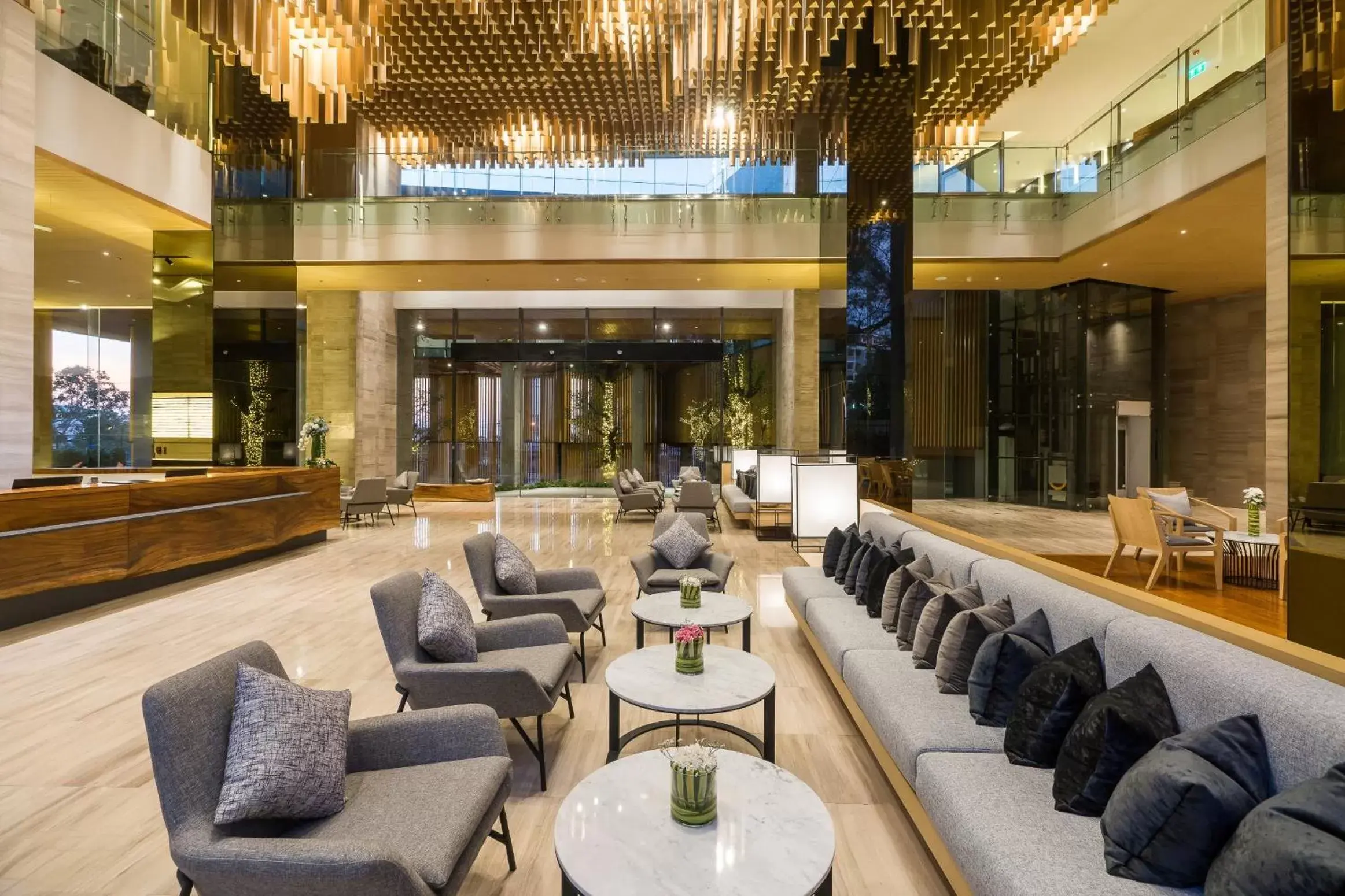 Lobby or reception, Lounge/Bar in Arize Hotel Sri Racha