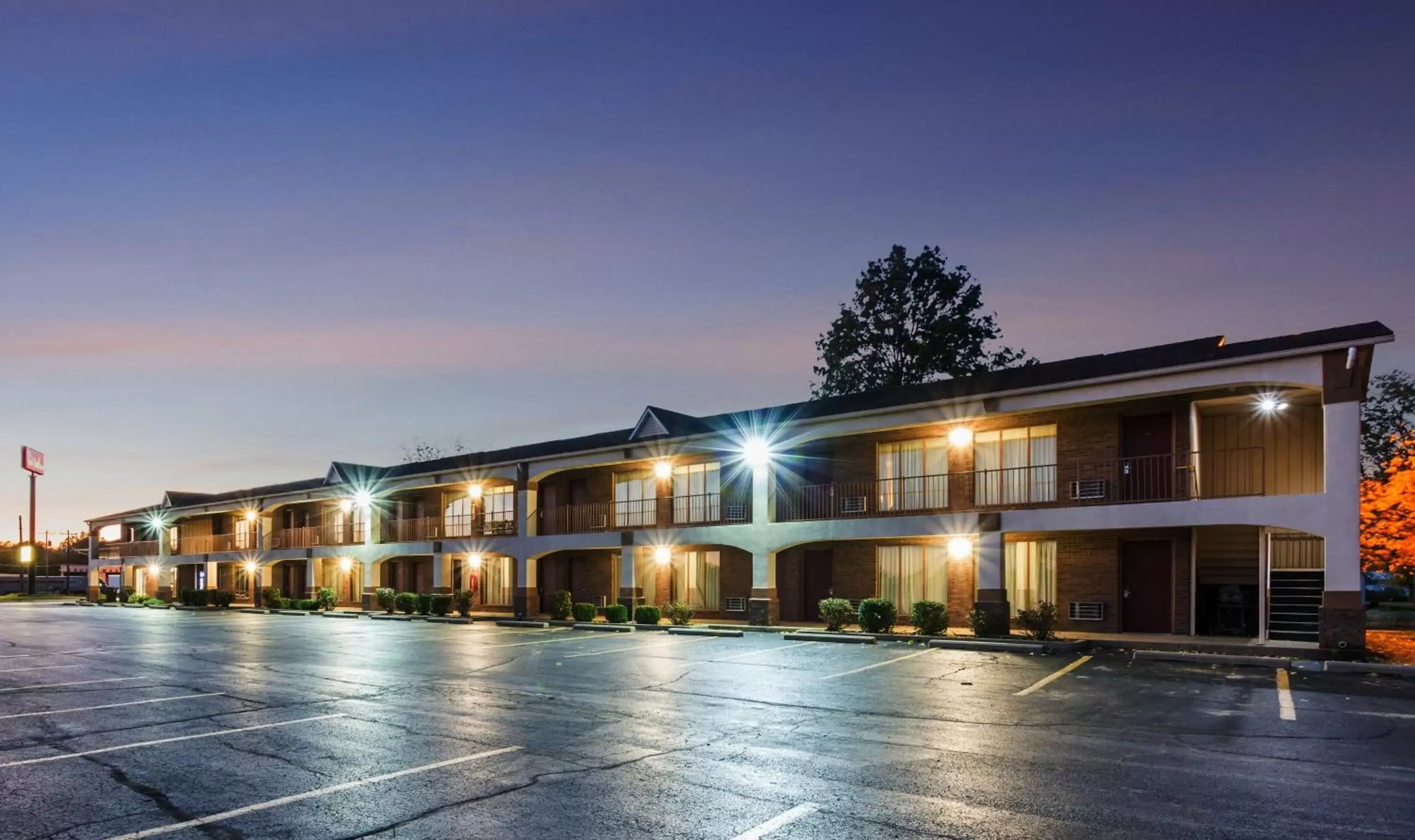 Property Building in Red Roof Inn Vincennes