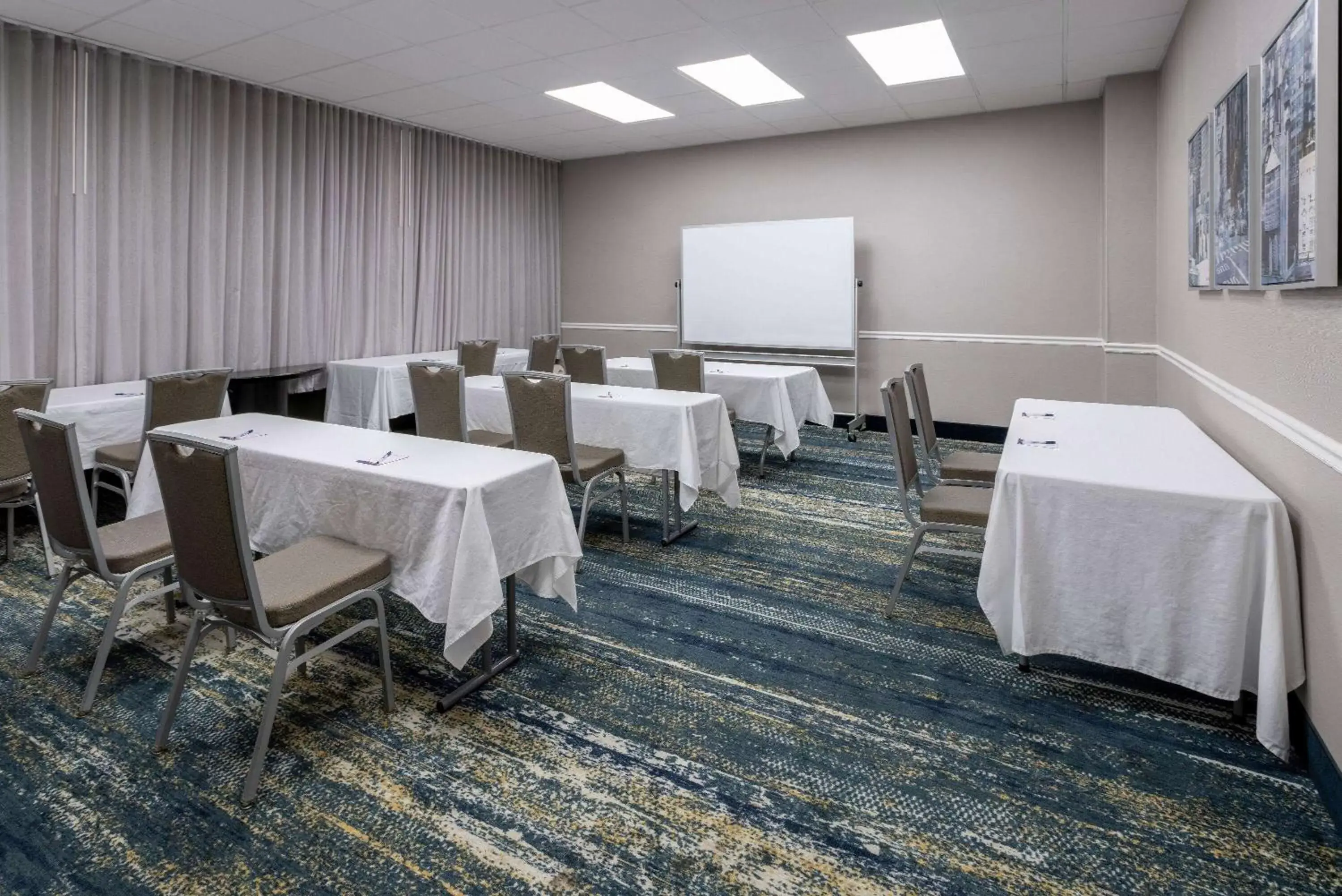 Meeting/conference room in Baymont by Wyndham White Plains - Elmsford