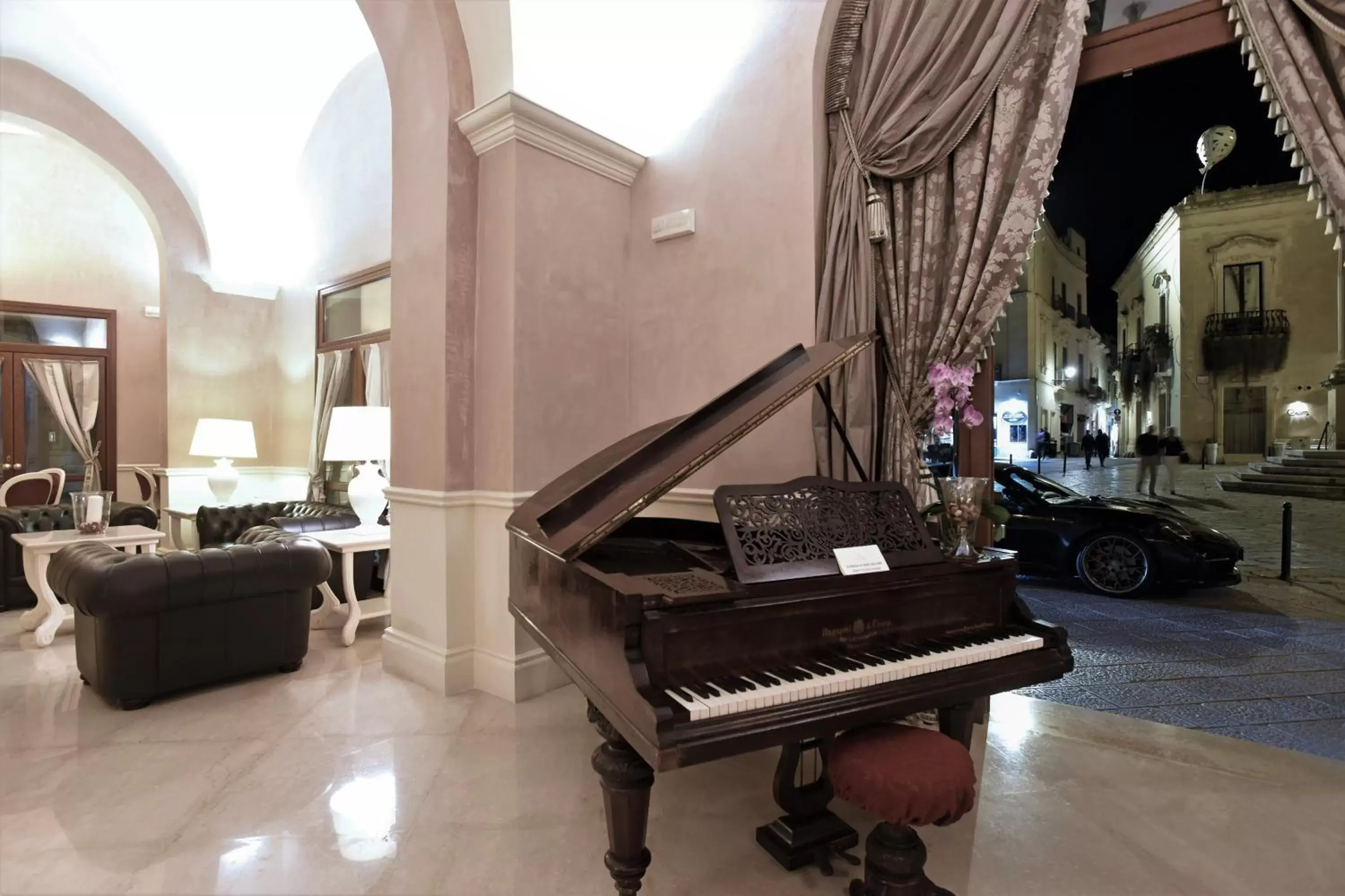 Lobby or reception in Suite Hotel Santa Chiara