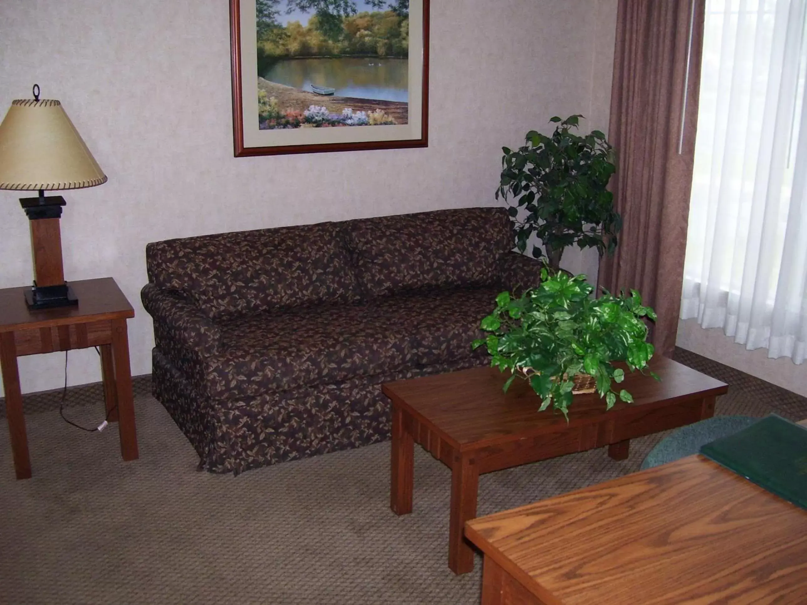 Living room, Seating Area in Homewood Suites Bakersfield