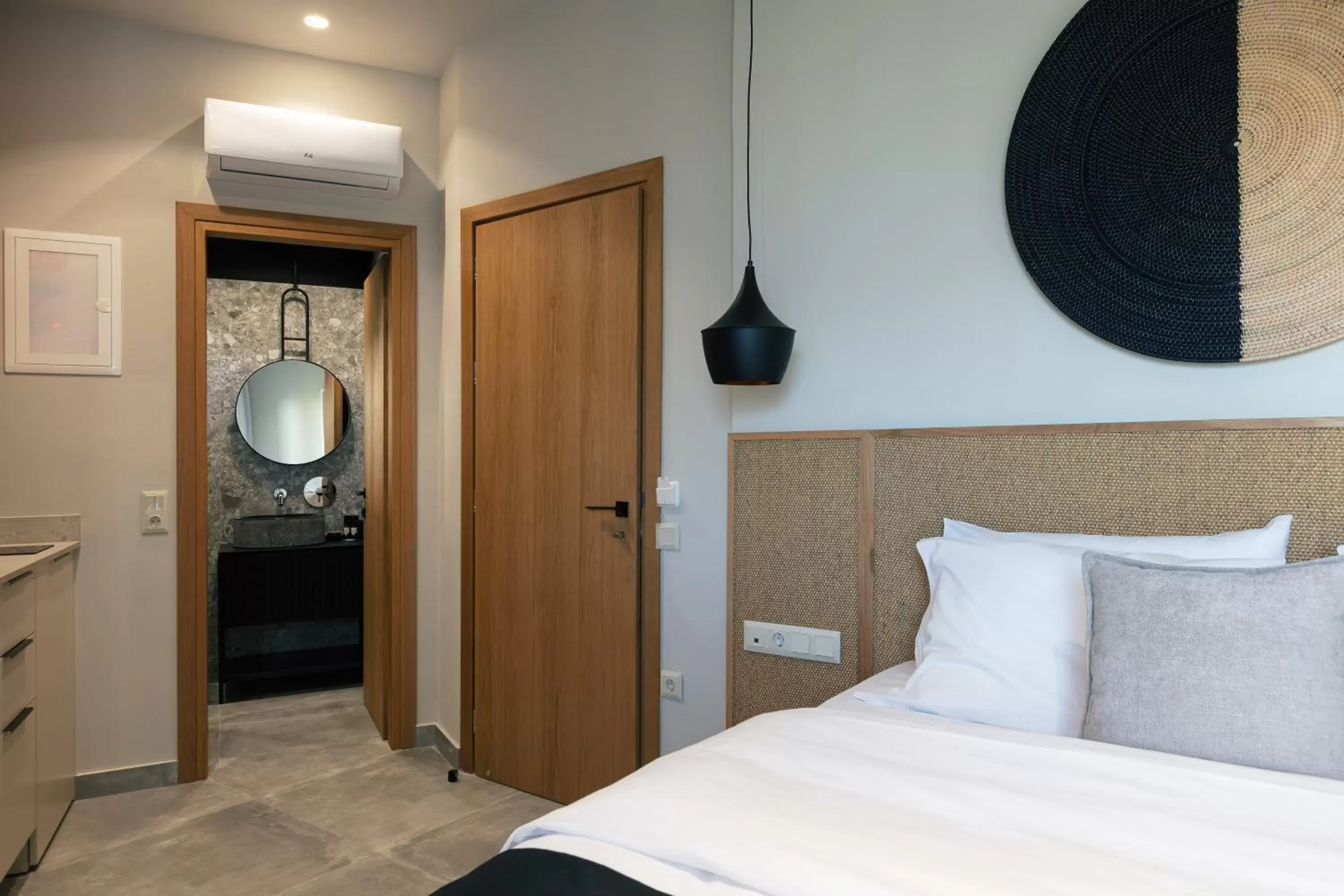 Photo of the whole room, Bed in Chapter 02 Gallery Suites Photo of the whole room, Bed in Chapter 02 Gallery Suites