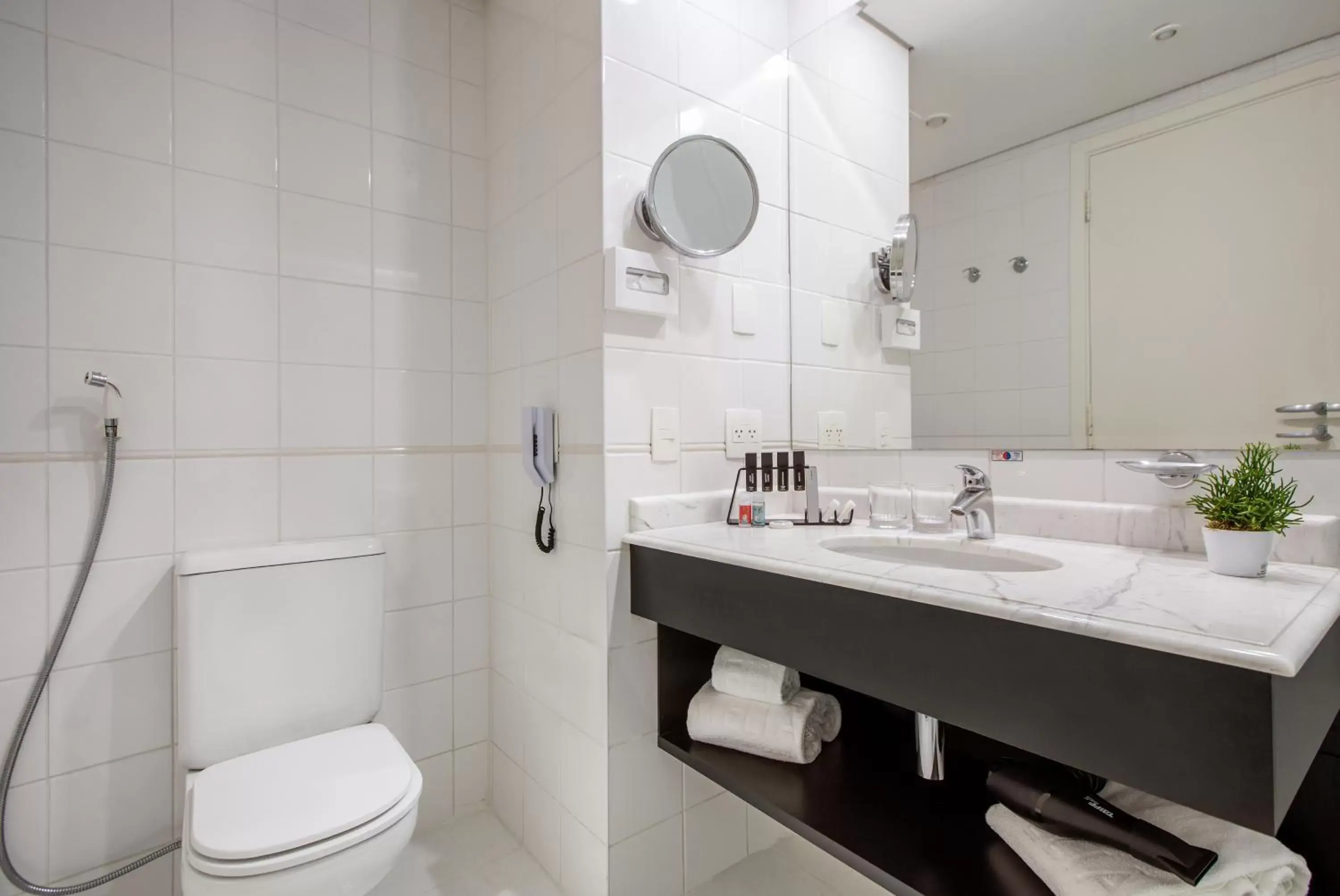 Bathroom in Meliá Campinas