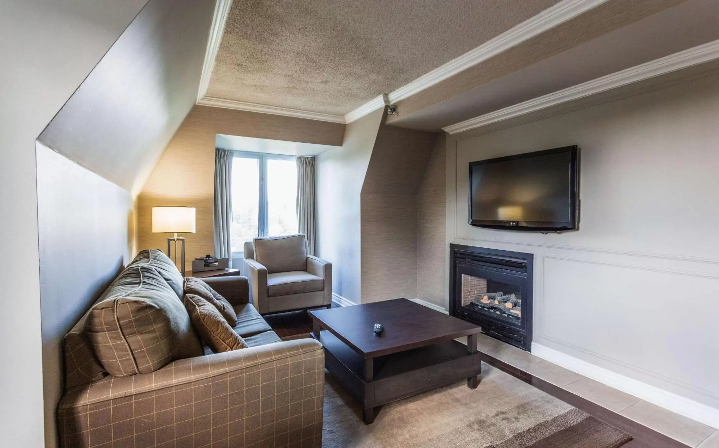 Bedroom, Seating Area in Chateau Cartier Hotel & Resort Ascend Hotel Collection