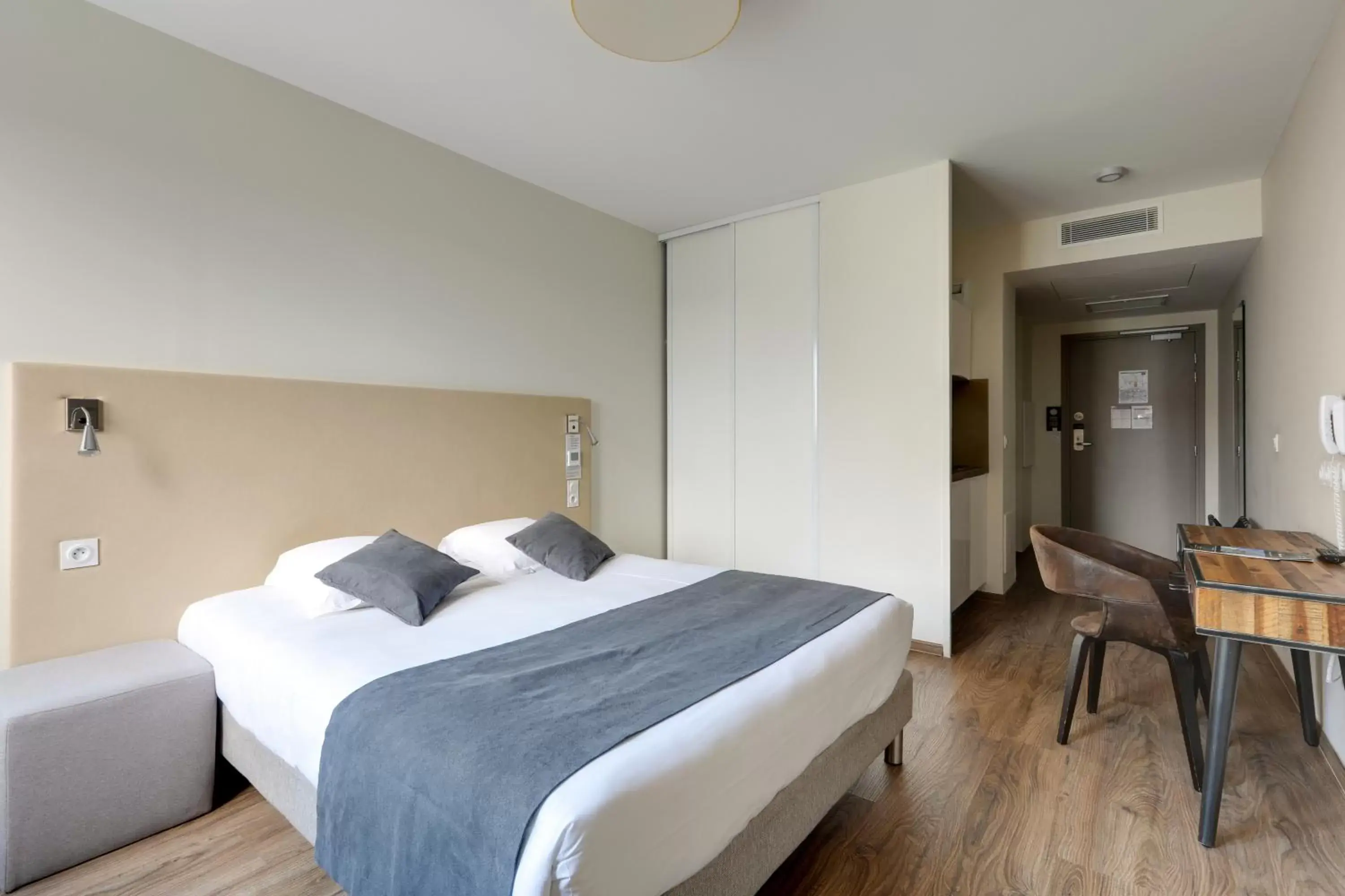 Bed in All Suites Bordeaux Marne – Gare Saint-Jean