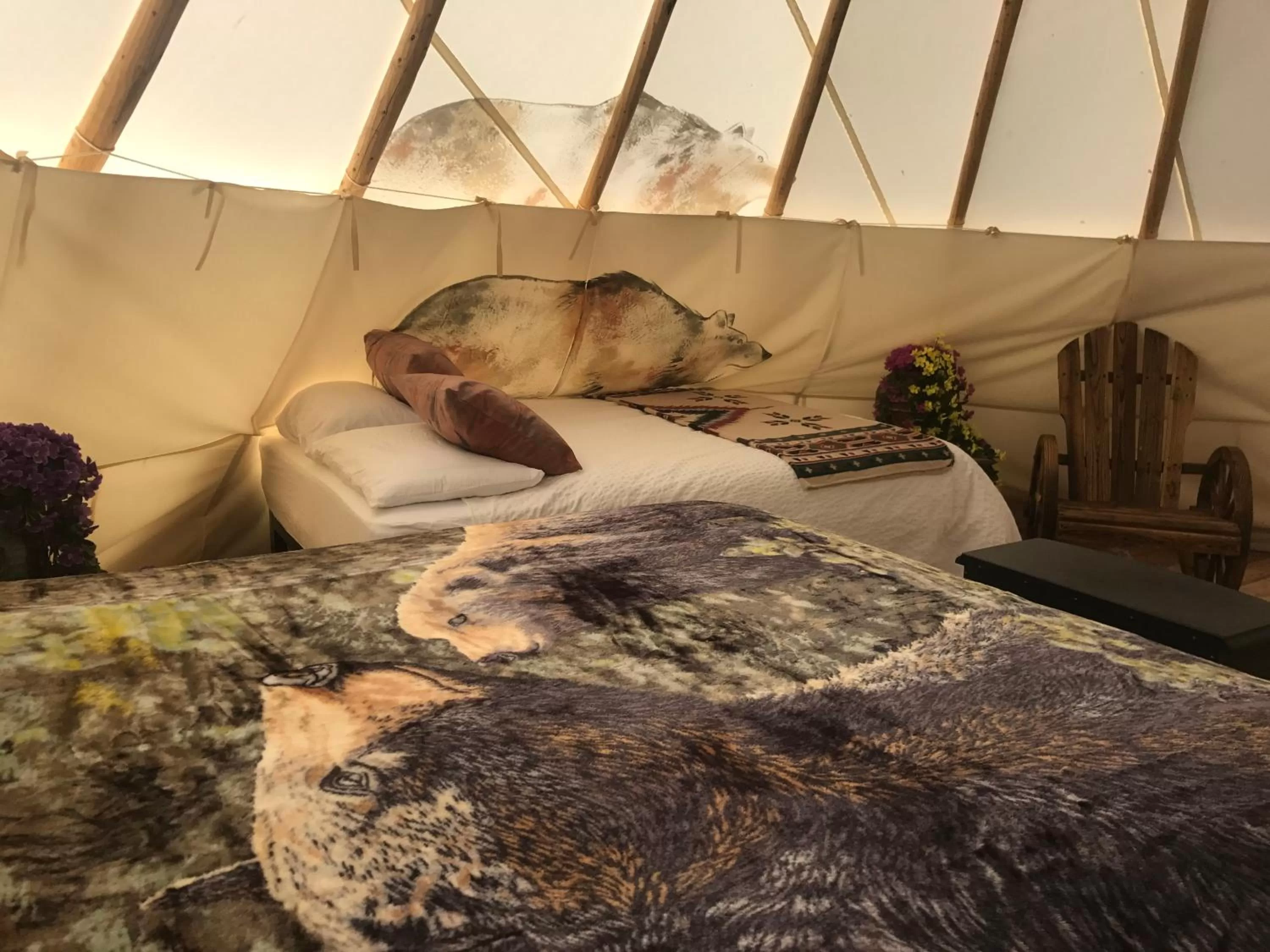 Bed in Olancha RV Park and Motel