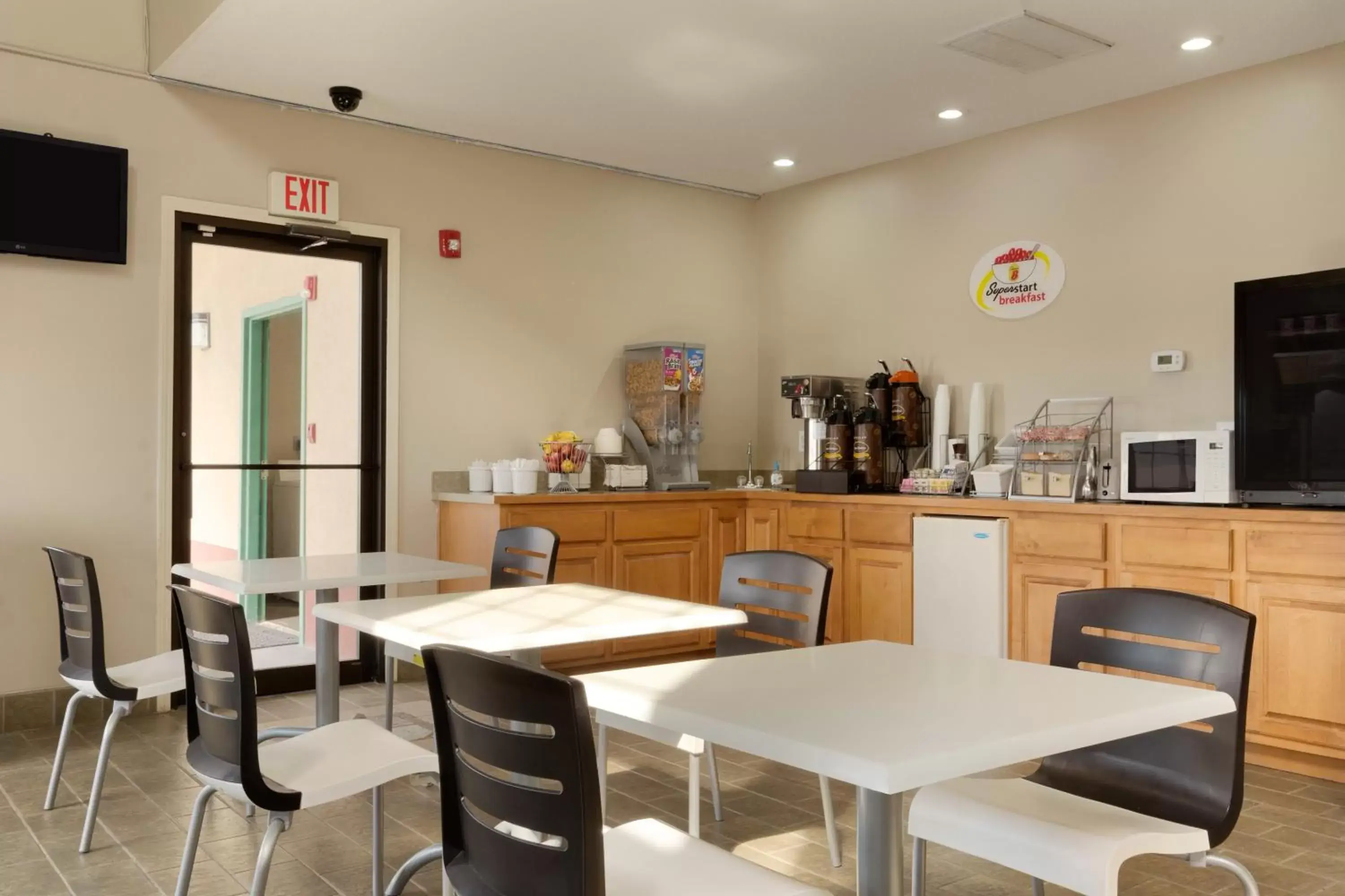 Continental breakfast, Restaurant/Places to Eat in Super 8 by Wyndham Chatsworth/Dalton