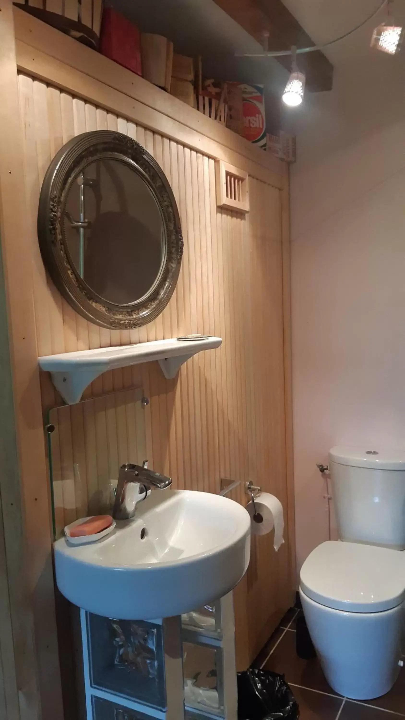 Bathroom in le buisson de la gariole ,chambre rhétaise