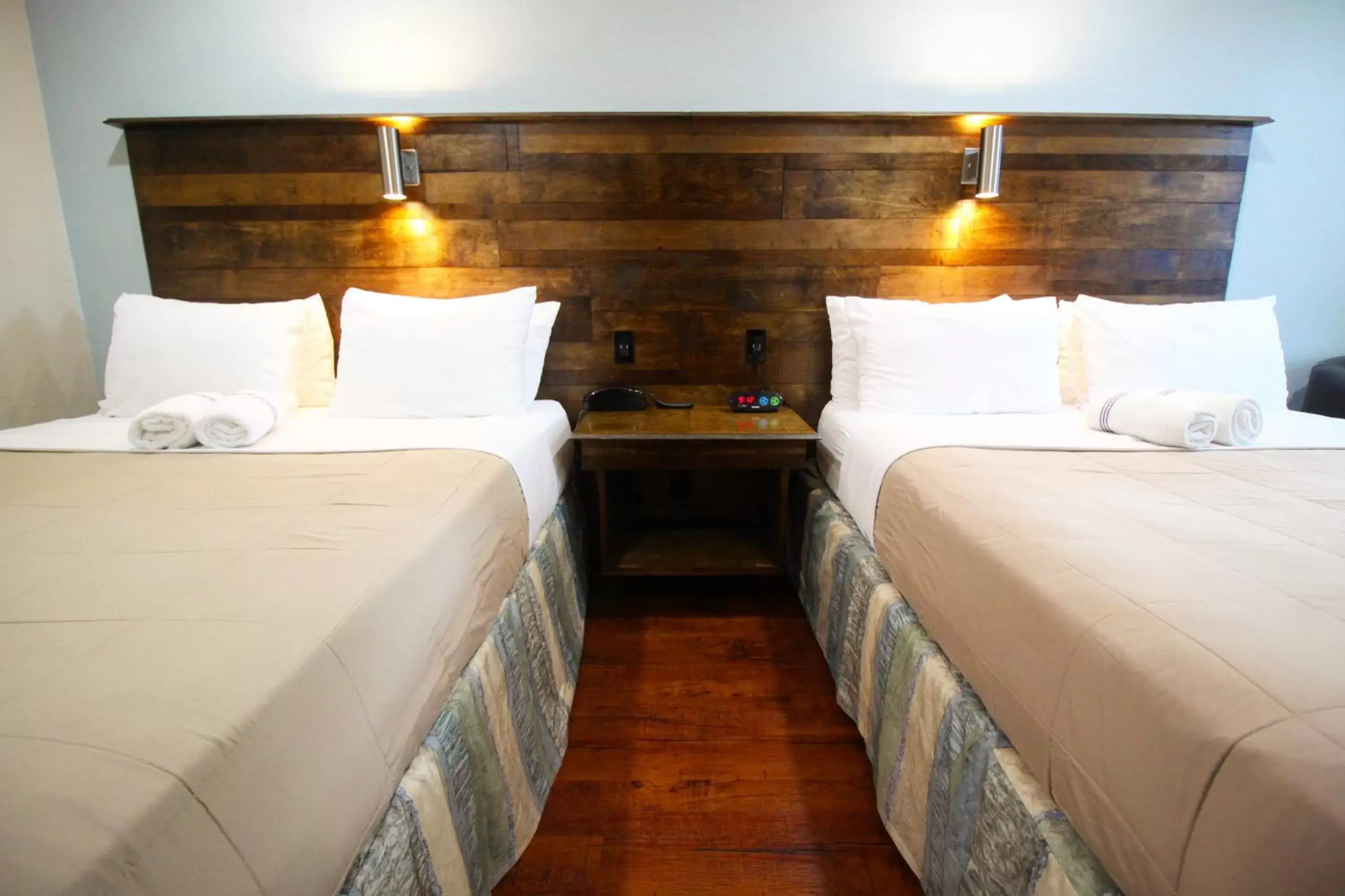 Bed in Southern Oaks Inn - Saint Augustine