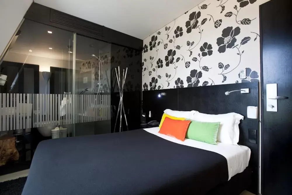 Photo of the whole room, Bed in Funchal Design Hotel