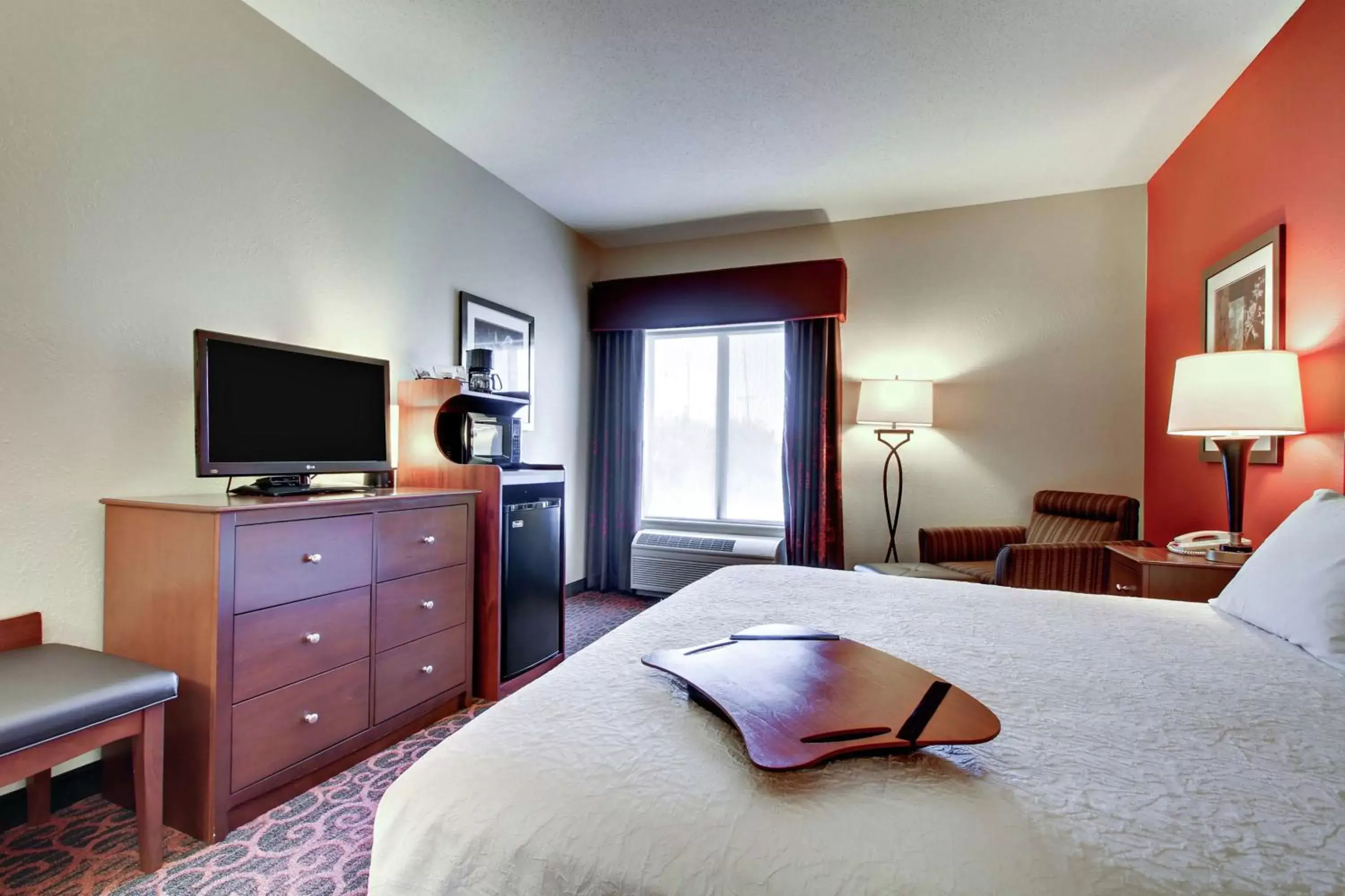 Bedroom, Bed in Hampton Inn Ottawa - Starved Rock Area