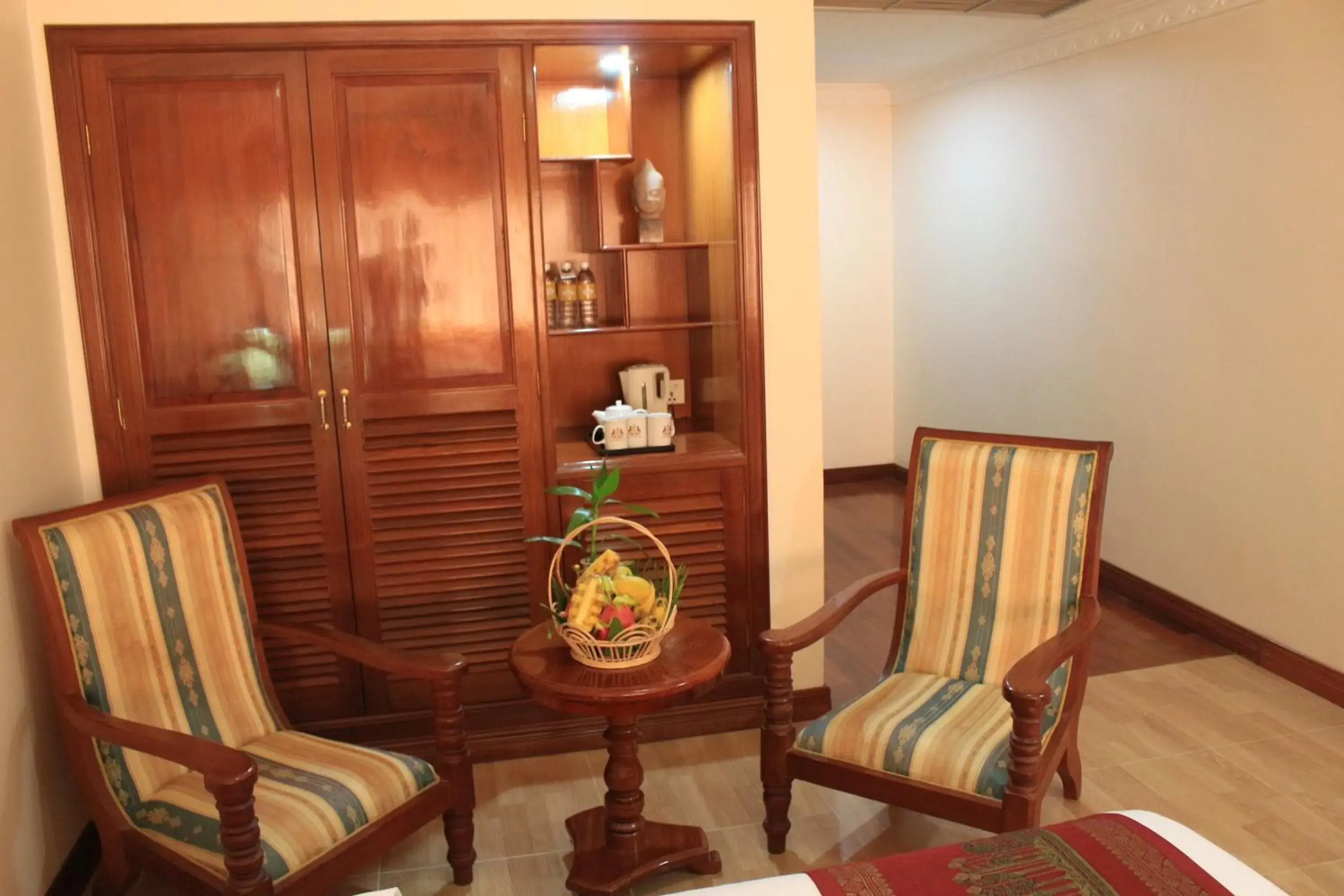 cot, Seating Area in City Angkor Hotel