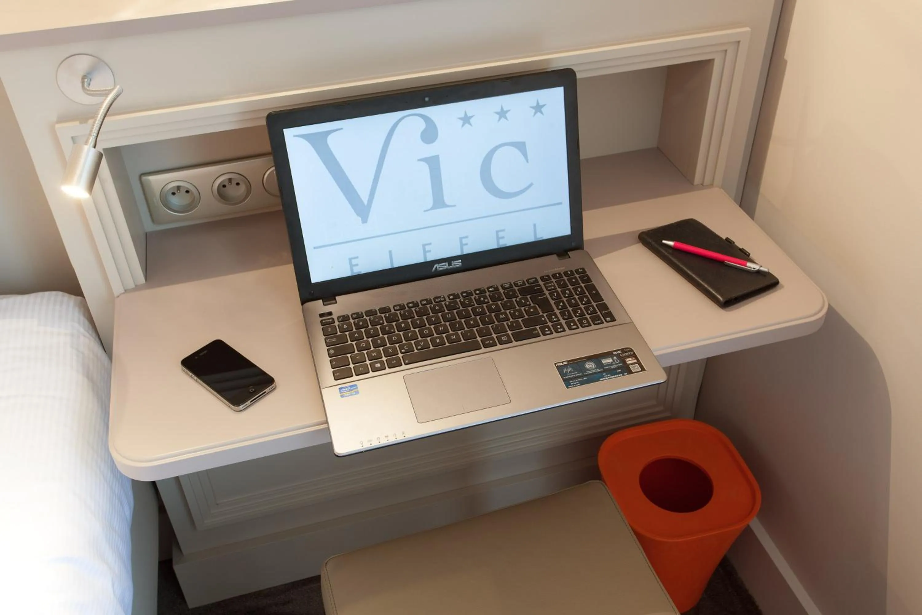 TV and multimedia in Hôtel Vic Eiffel