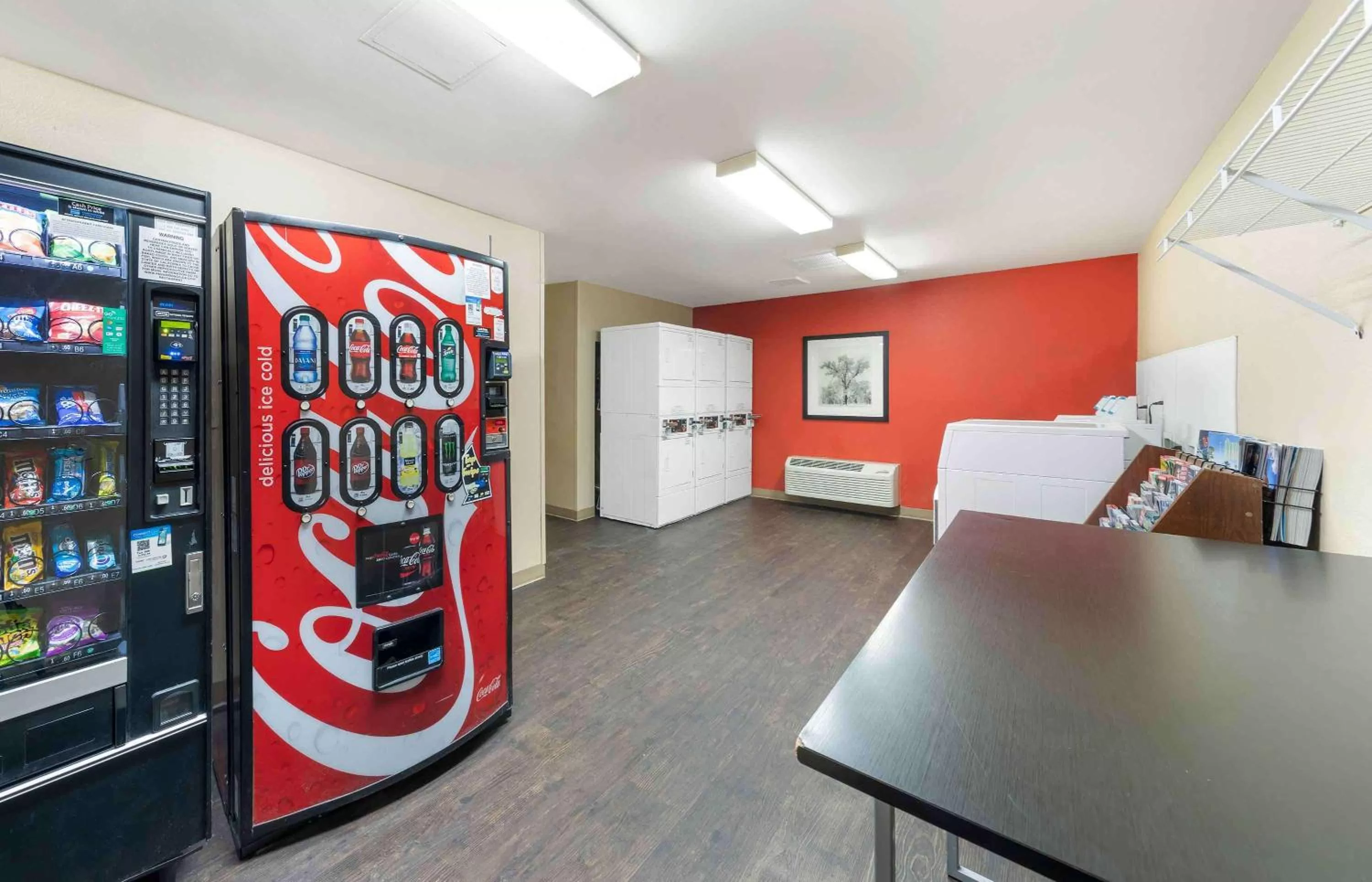 Property building in Extended Stay America Suites - Los Angeles - Valencia