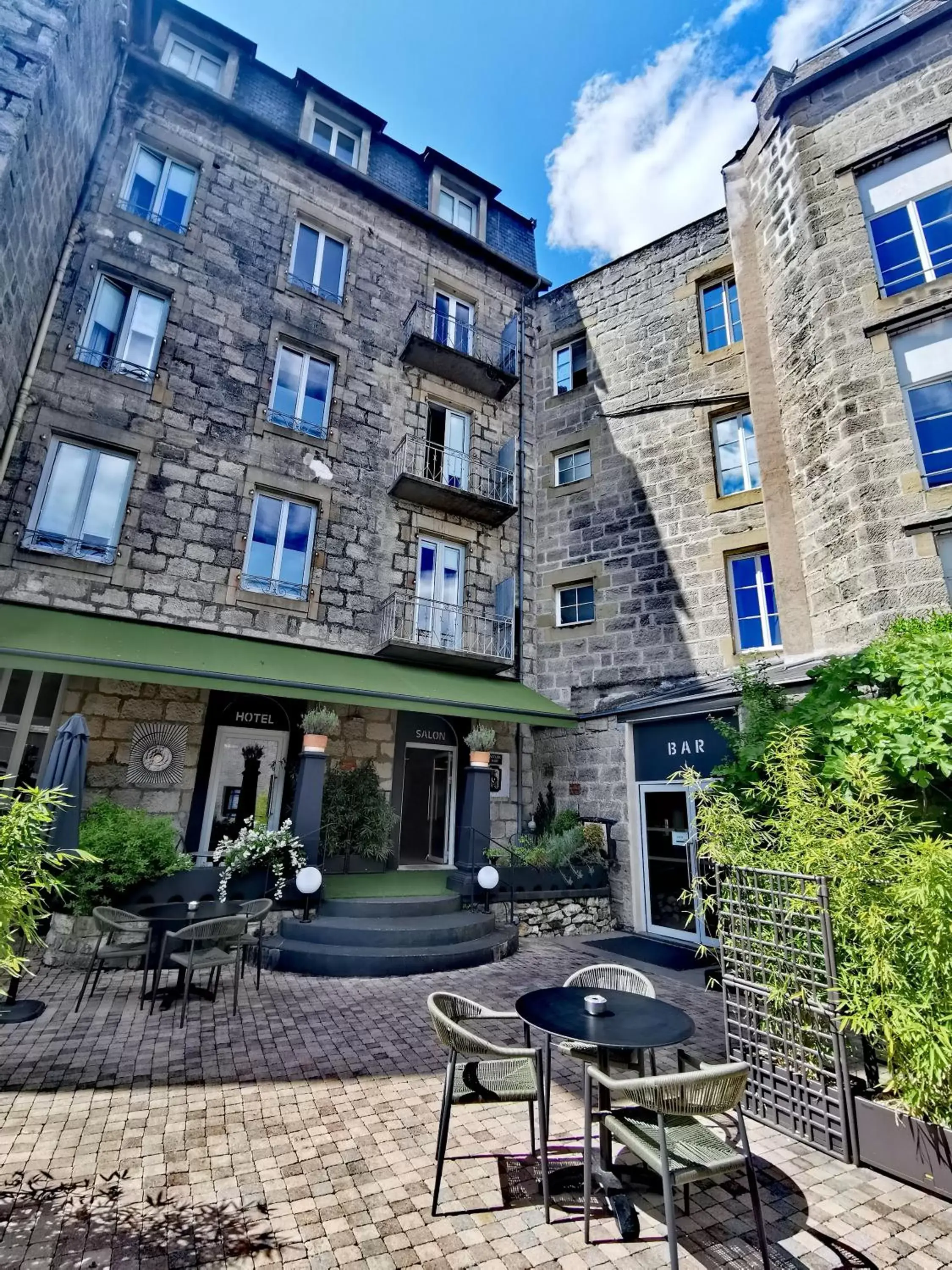 Patio, Property Building in Grand Hôtel Brive