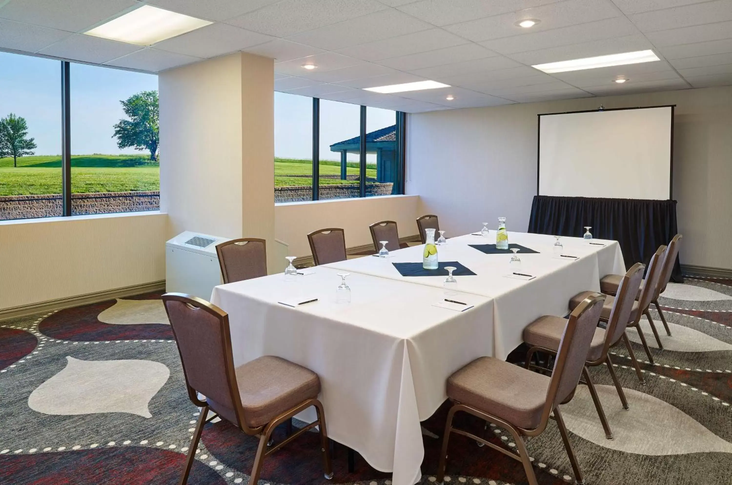 Meeting/conference room in Hilton Kansas City Airport