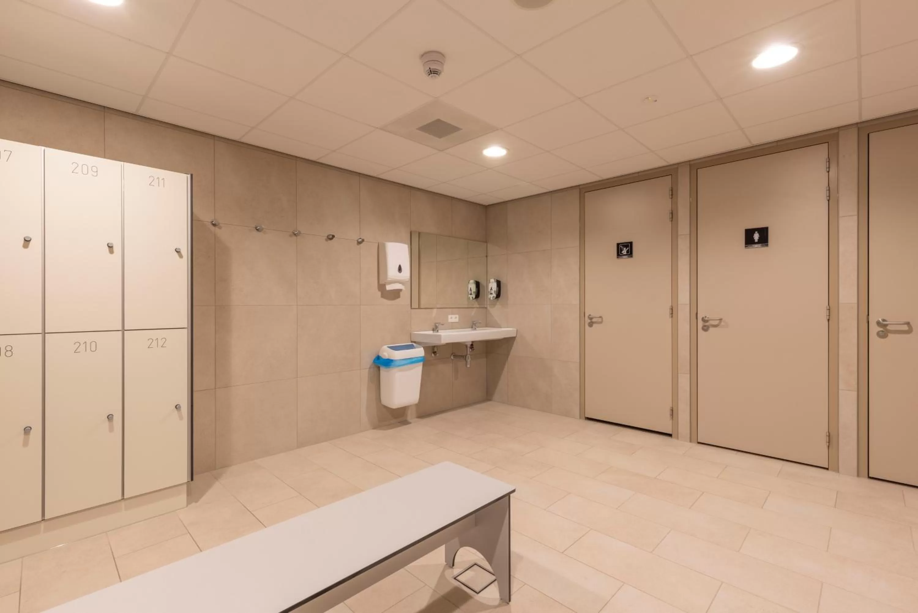 wardrobe in Fletcher Familiehotel De Hunzebergen