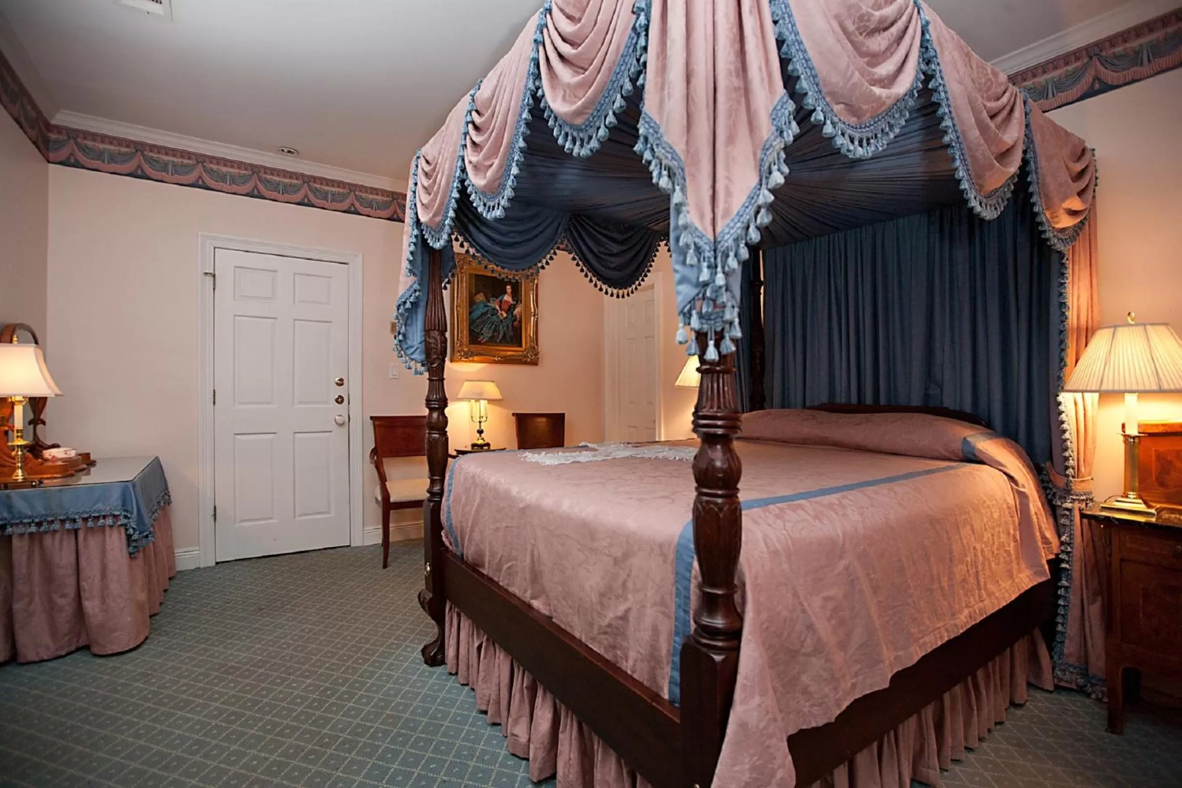 Bedroom, Bed in Monmouth Historic Inn