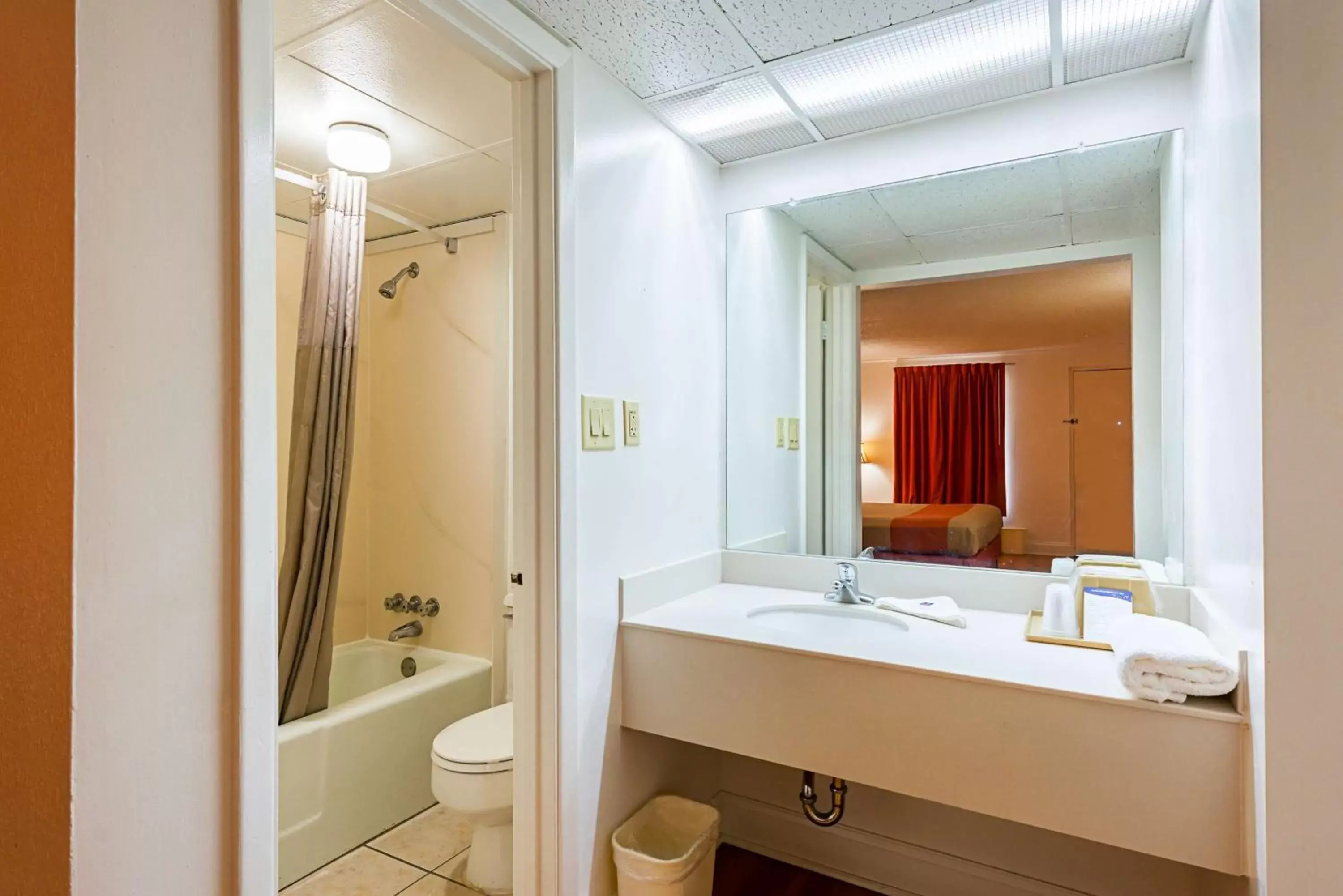Bathroom in Motel 6-Perry, GA