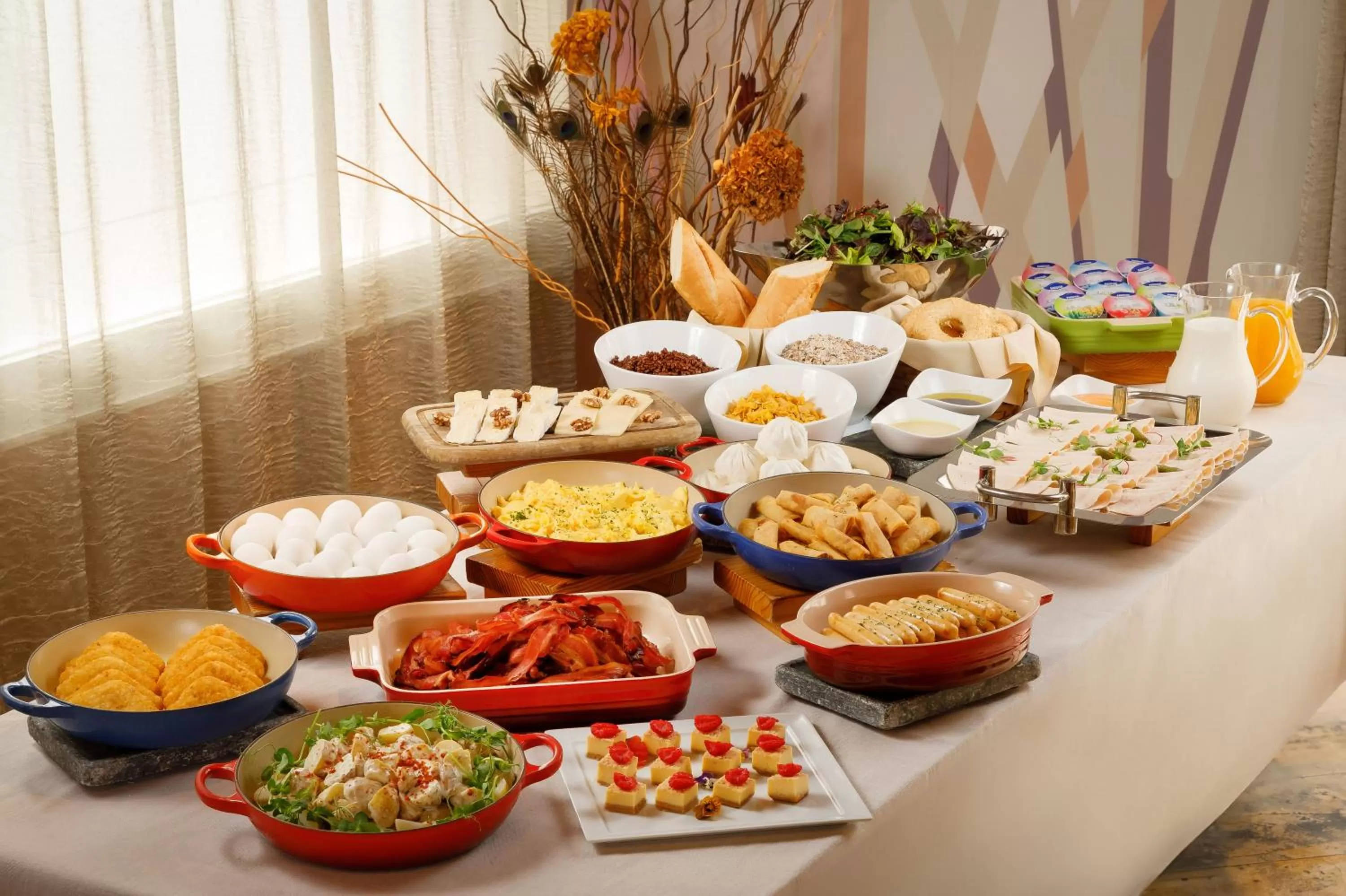 Food and drinks in The Luxe Manor