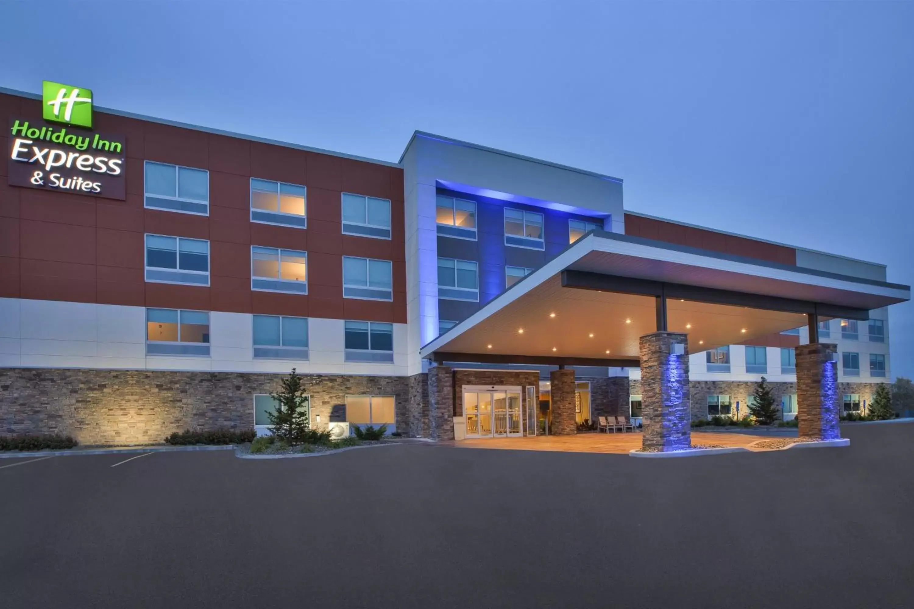 Property Building in Holiday Inn Express & Suites - Parkersburg East, an IHG Hotel