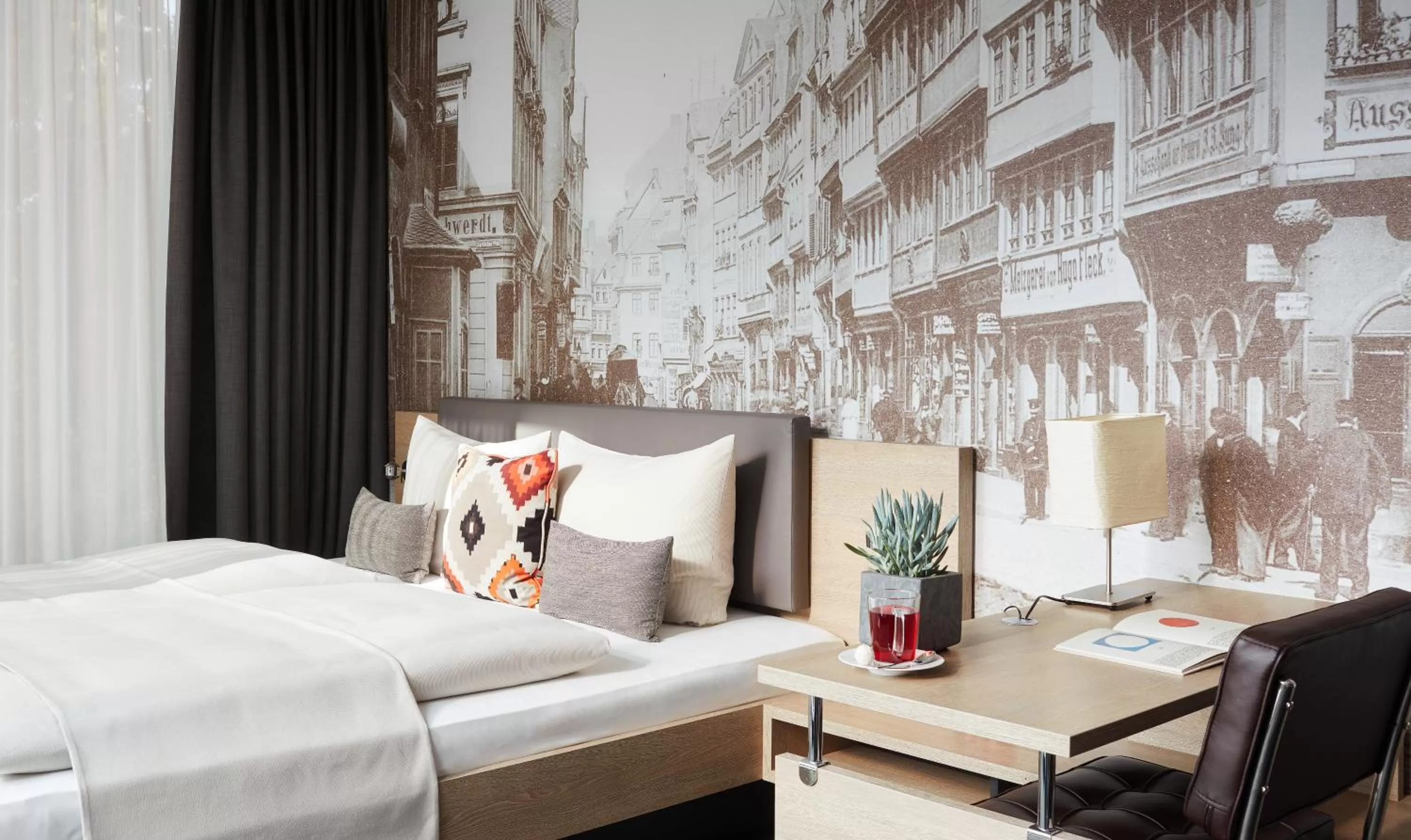 Photo of the whole room, Bed in Living Hotel Frankfurt