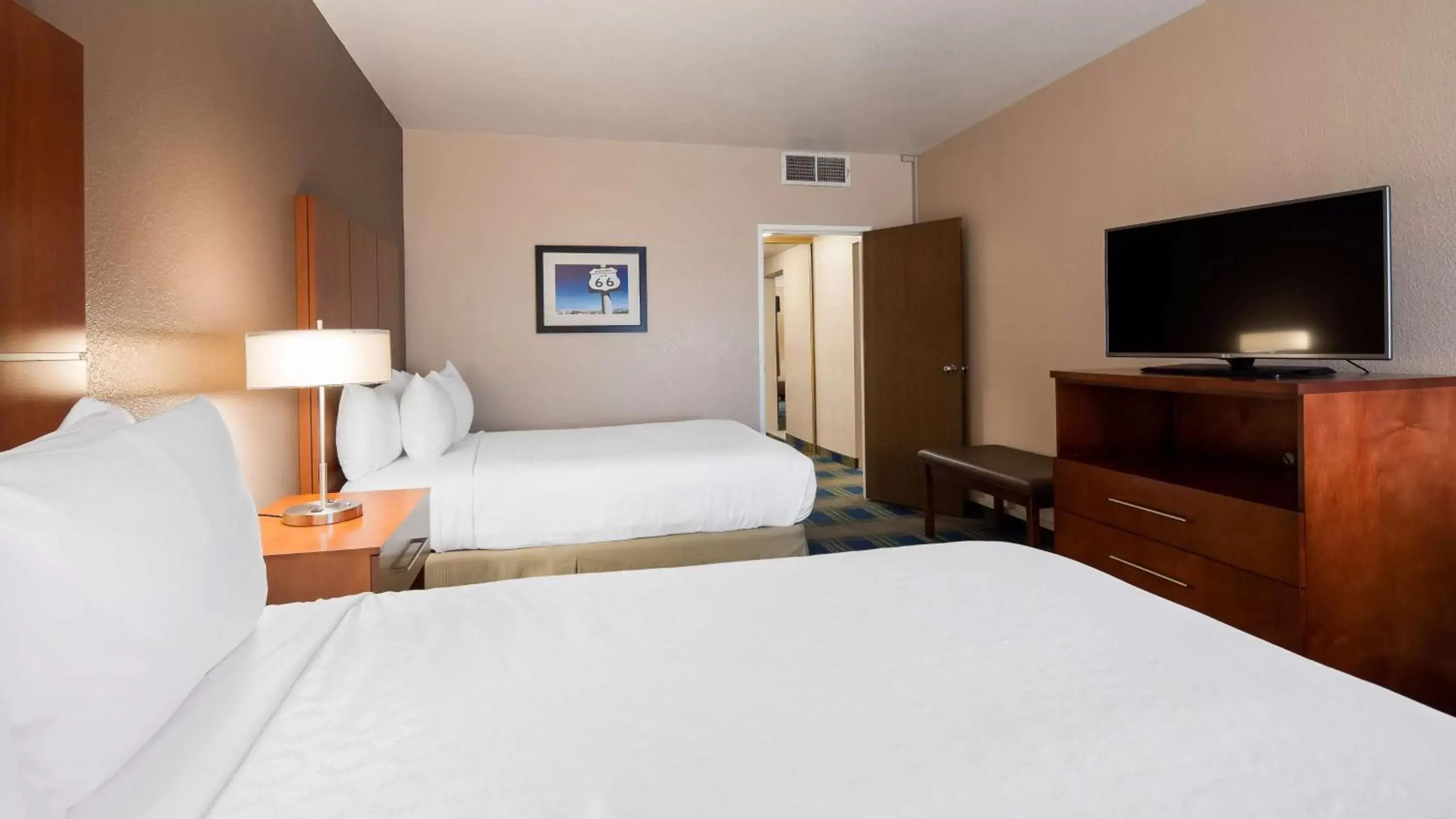 Photo of the whole room, Bed in Best Western Plus Heritage Inn Ontario Rancho Cucamonga