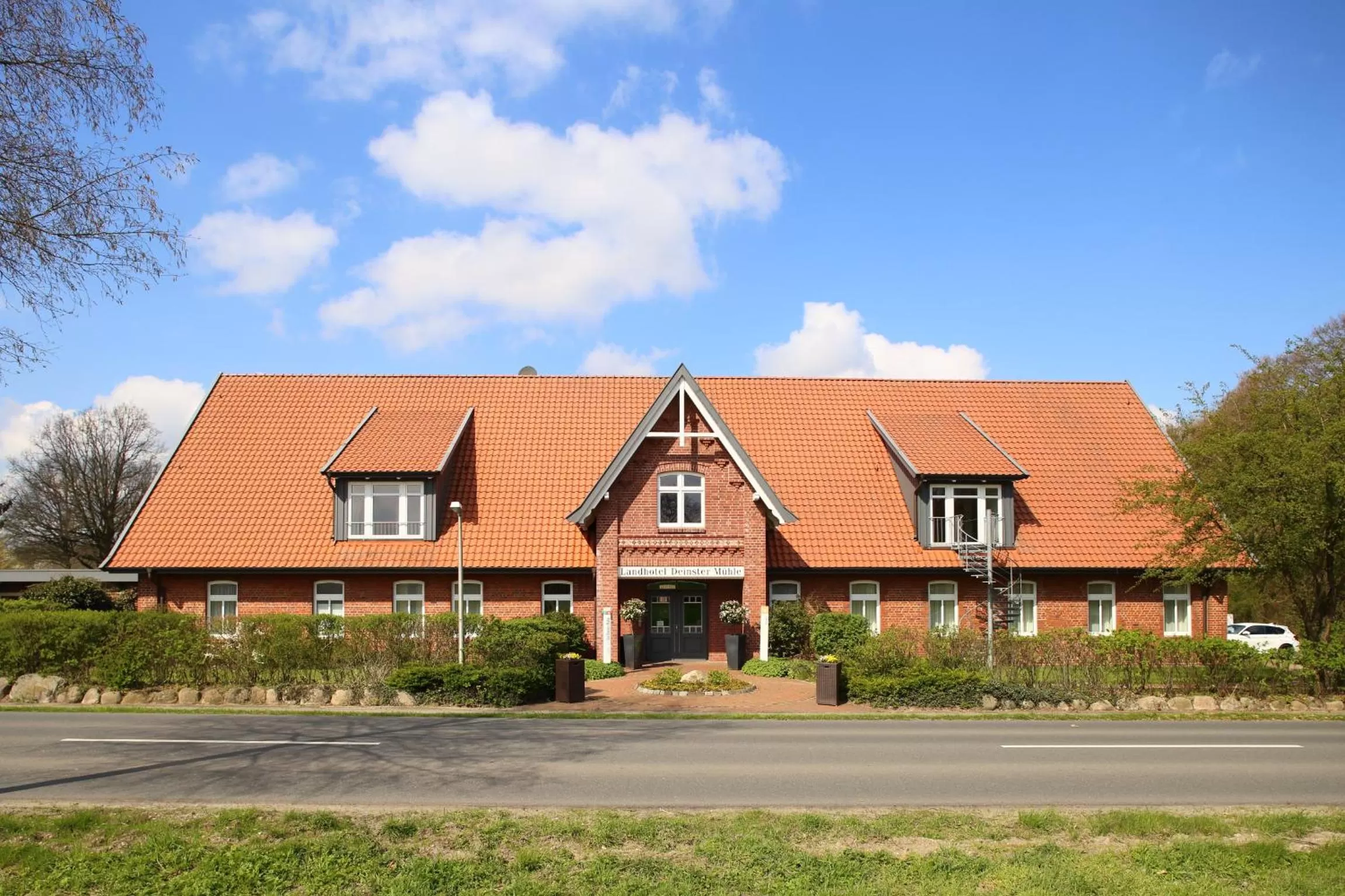 Property Building in Stade Land Golf Hotel Landhotel Deinster Mühle