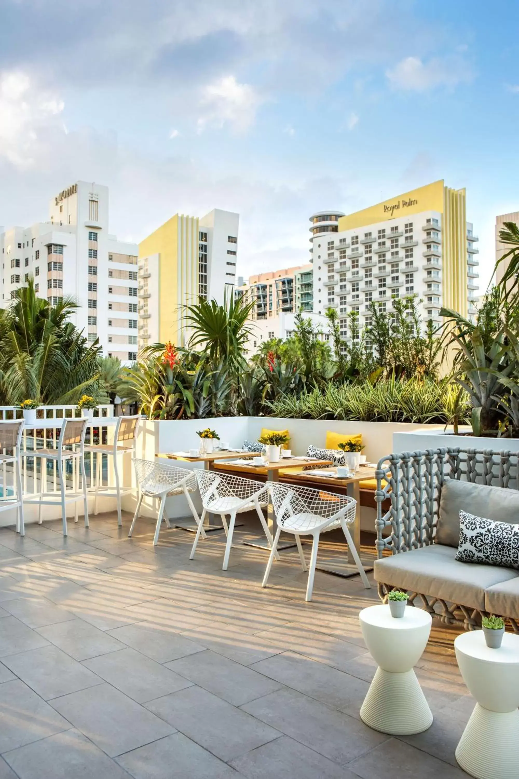 Lounge or bar in Hyatt Centric South Beach Miami