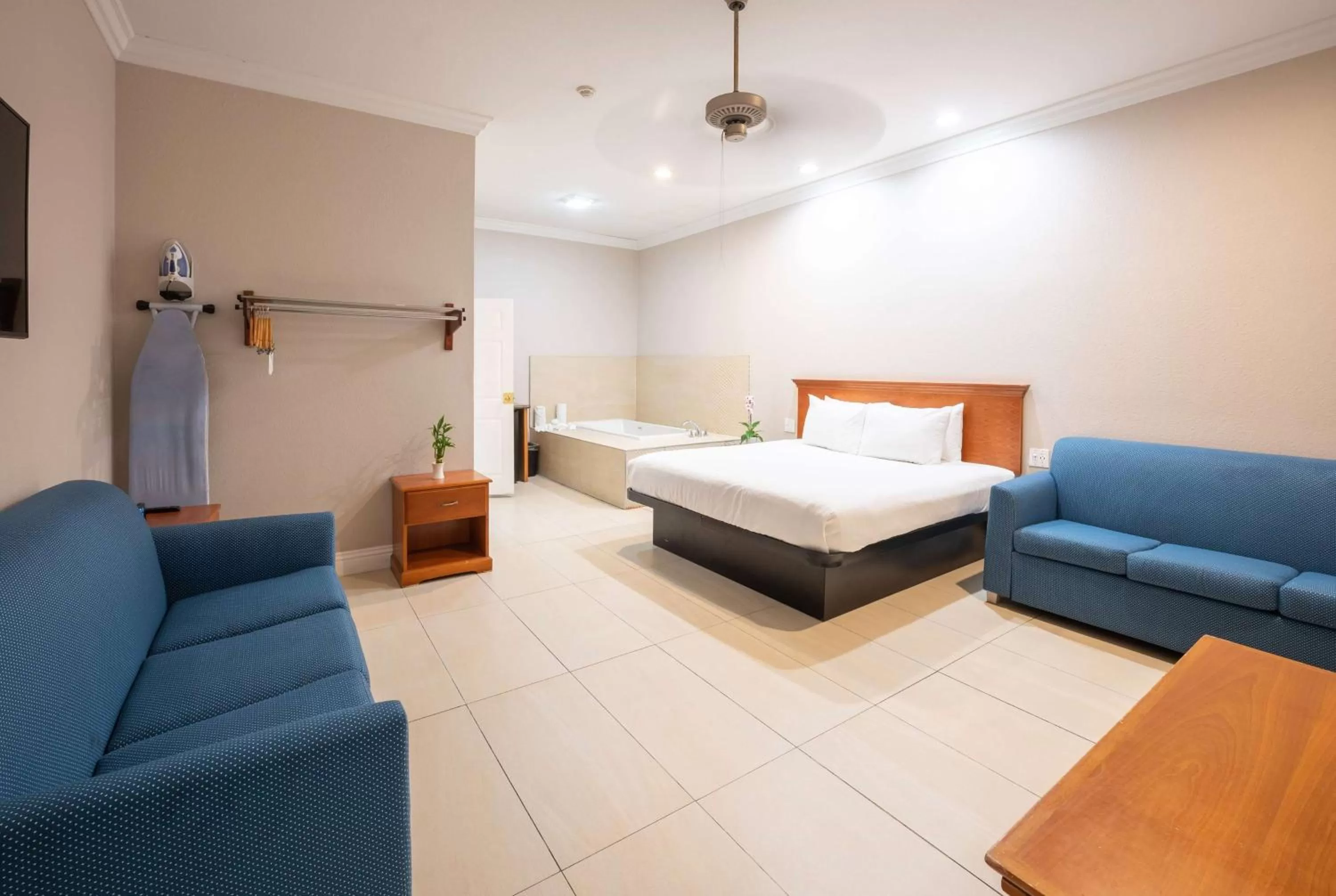 King Studio Suite - Non-Smoking in Ramada Limited Redondo Beach