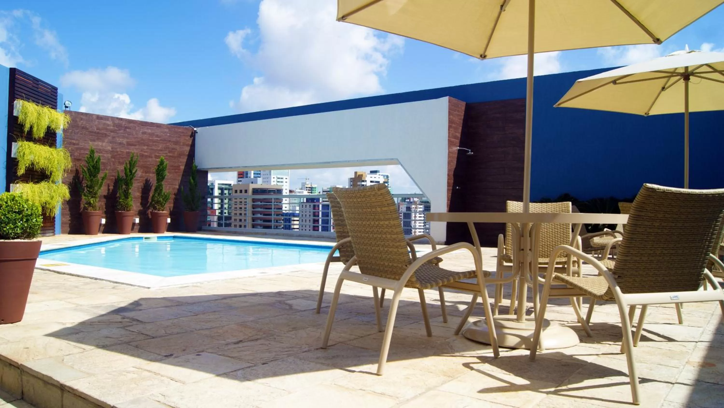 Swimming pool in Littoral Tambaú Flat