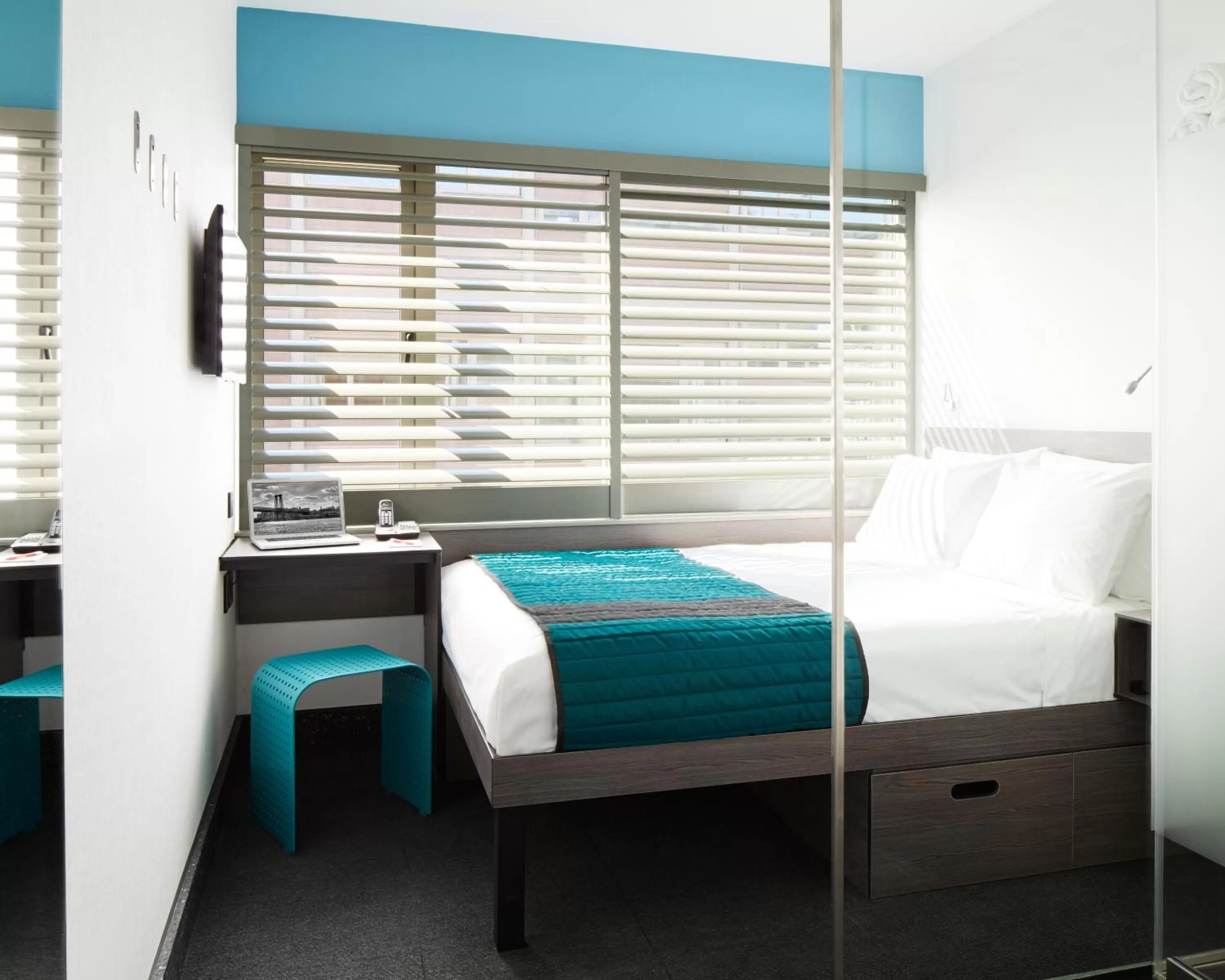 Bedroom, Bed in Pod Brooklyn