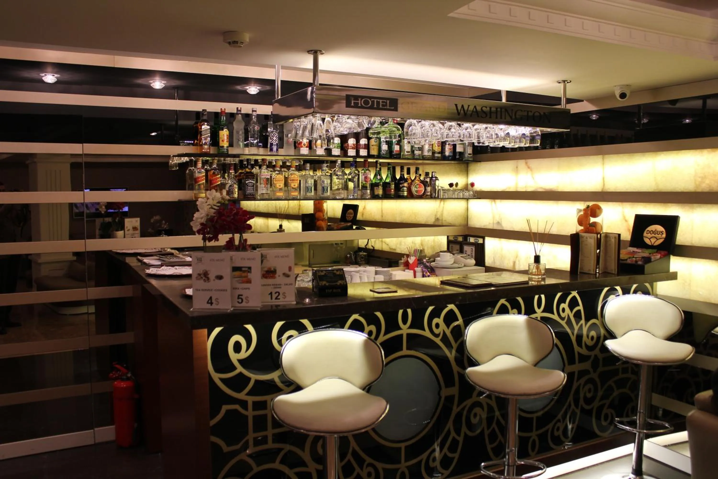 Lounge or bar in Grand Washington Hotel