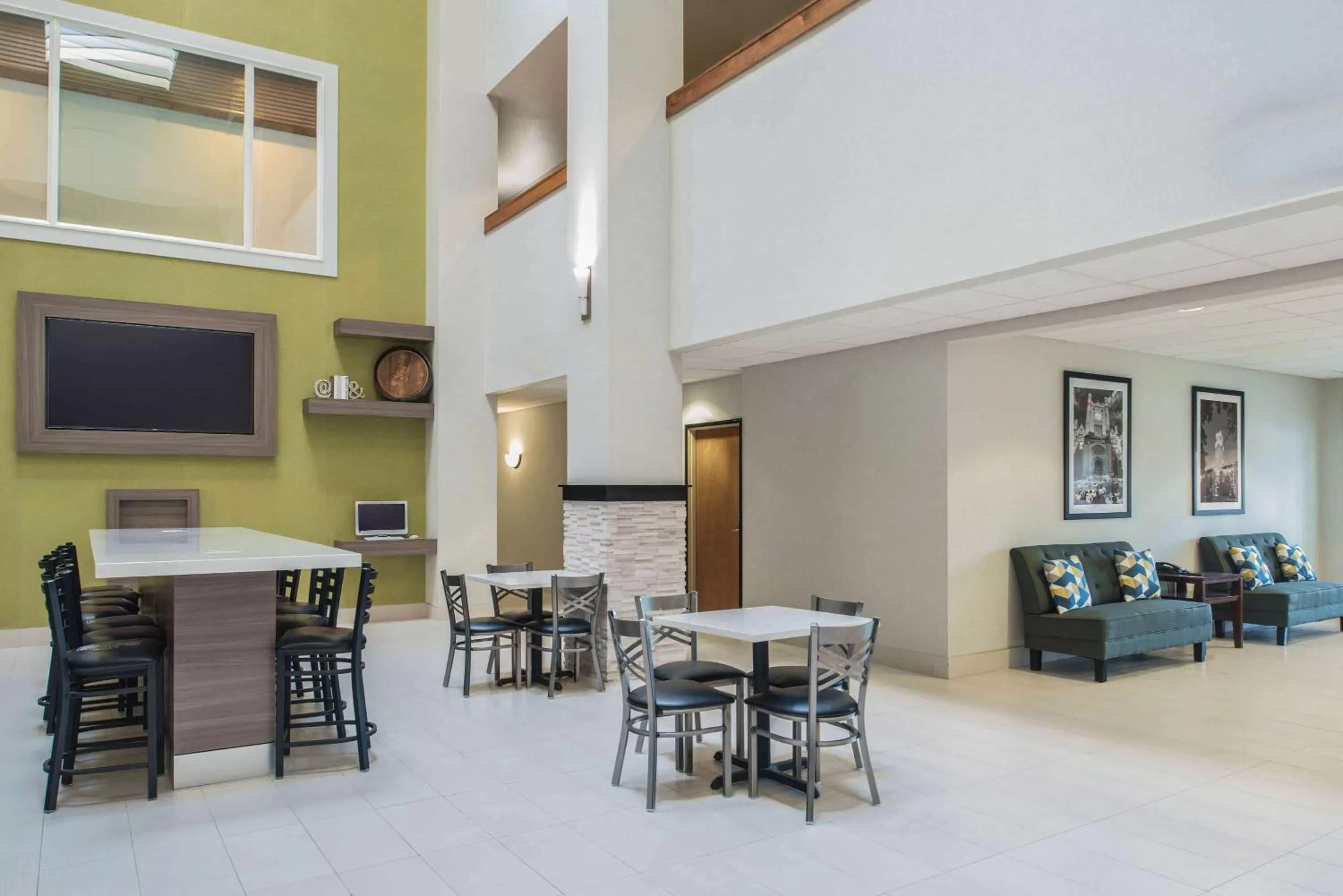 Restaurant/places to eat in La Quinta by Wyndham Moscow Pullman