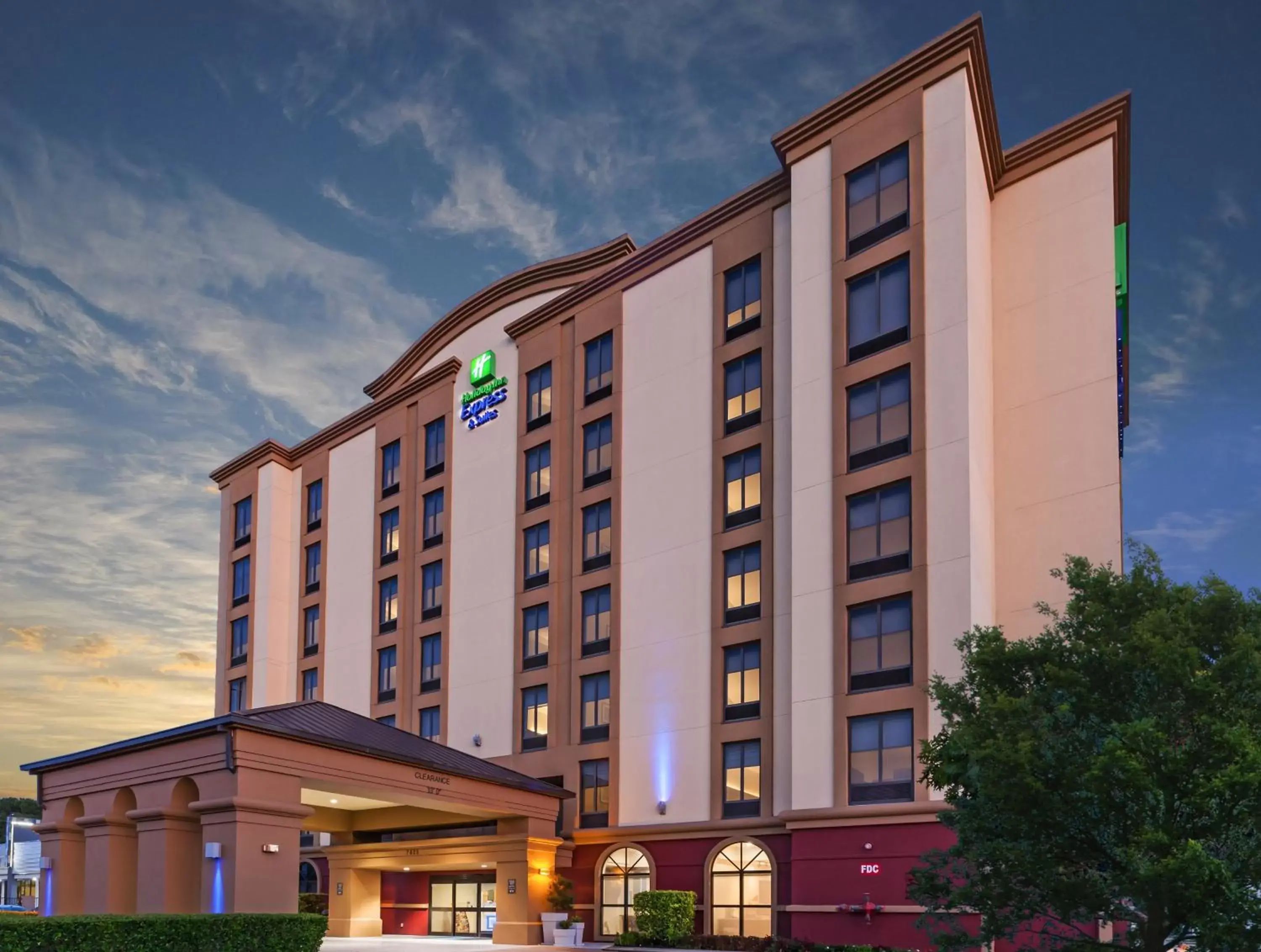 Property Building in Holiday Inn Express & Suites Houston - Memorial Park Area, an IHG Hotel