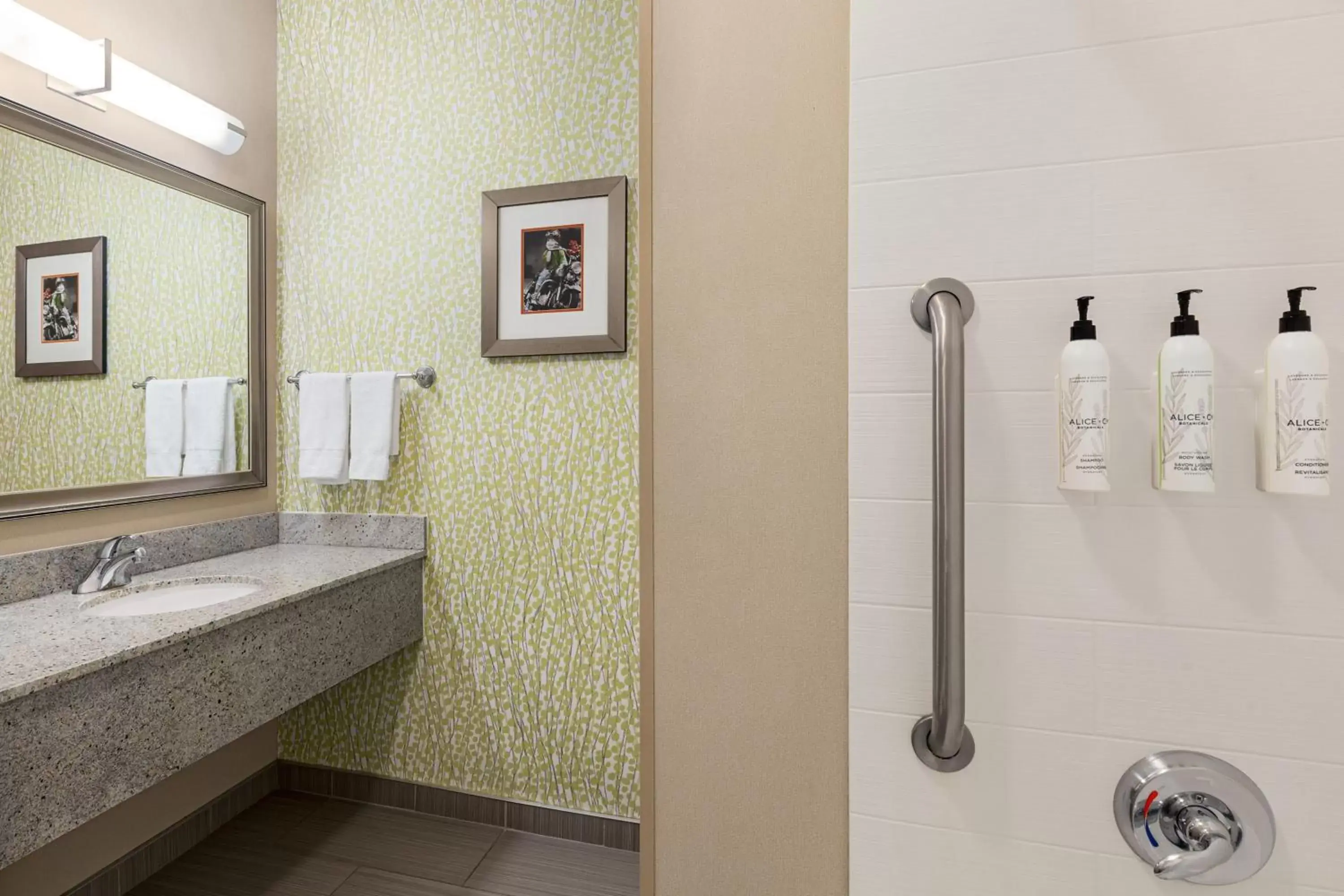 Bathroom in Fairfield Inn & Suites by Marriott Amarillo Airport