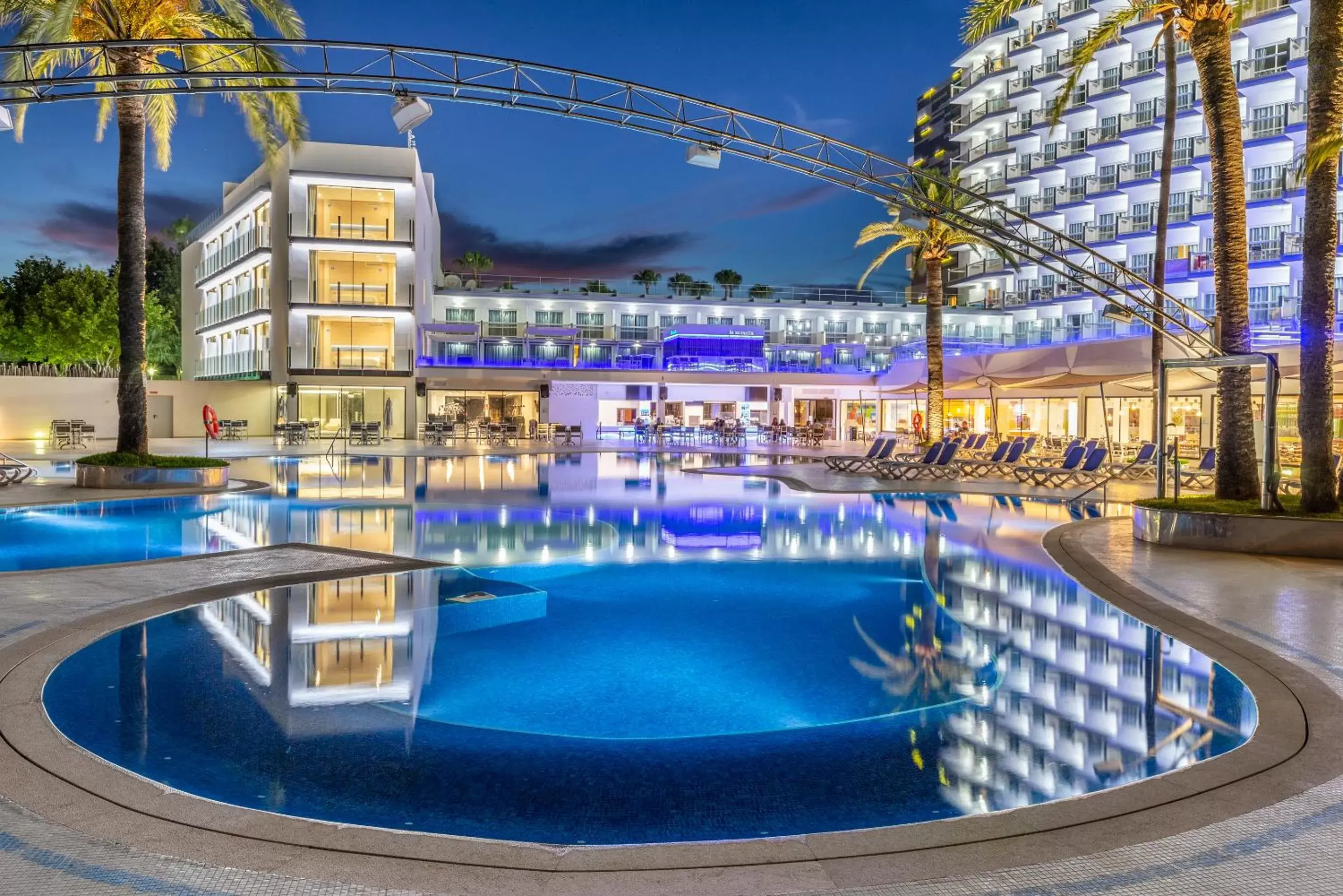 Swimming Pool in Hotel Samos