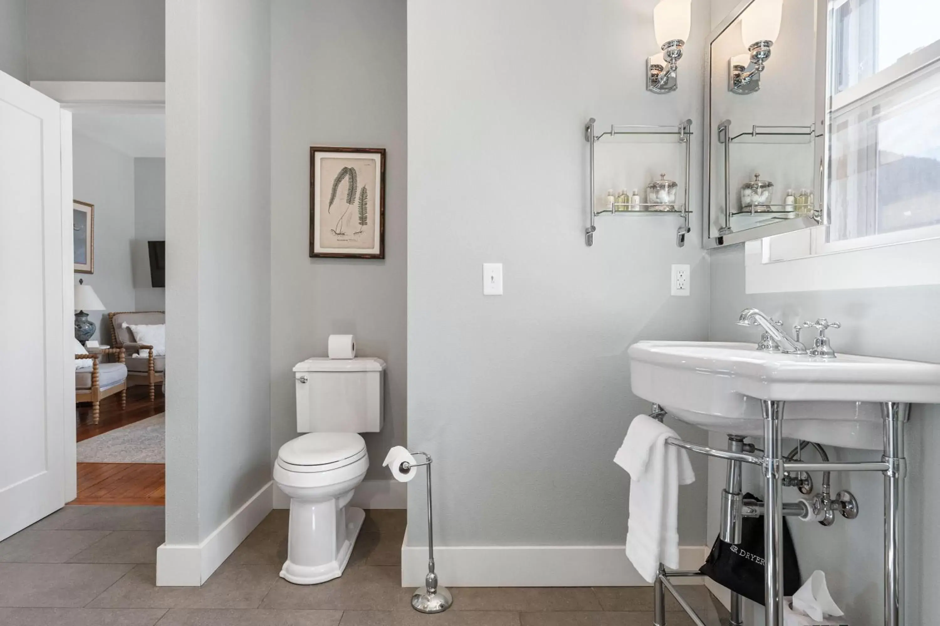 Bathroom in Mossbrae Hotel