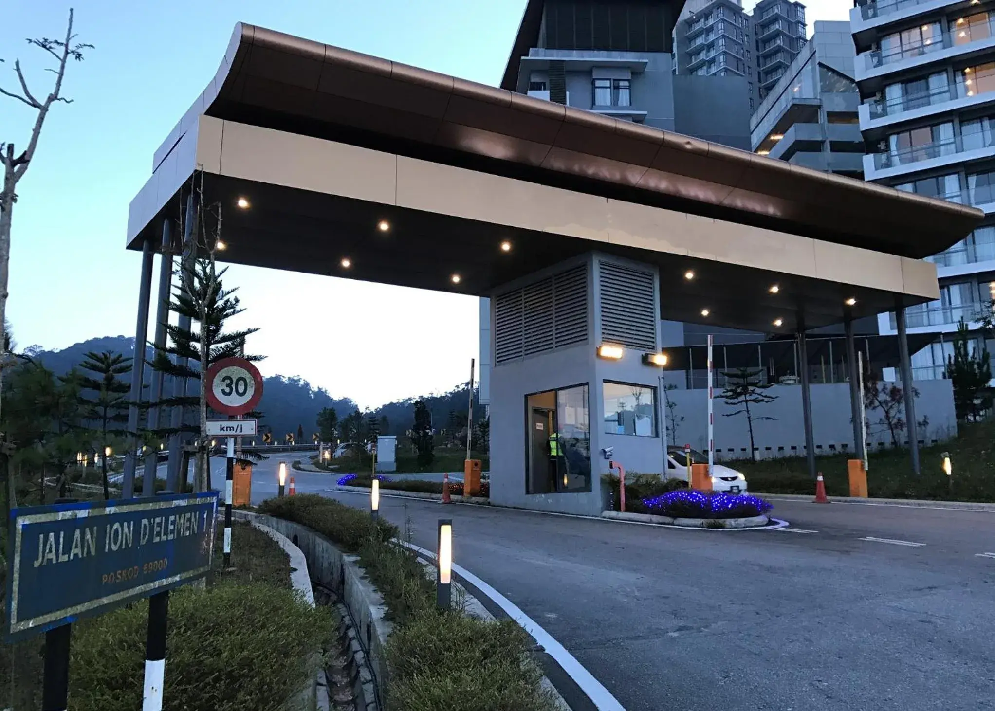 Facade/entrance, Property Building in Sky D'Mont Suites