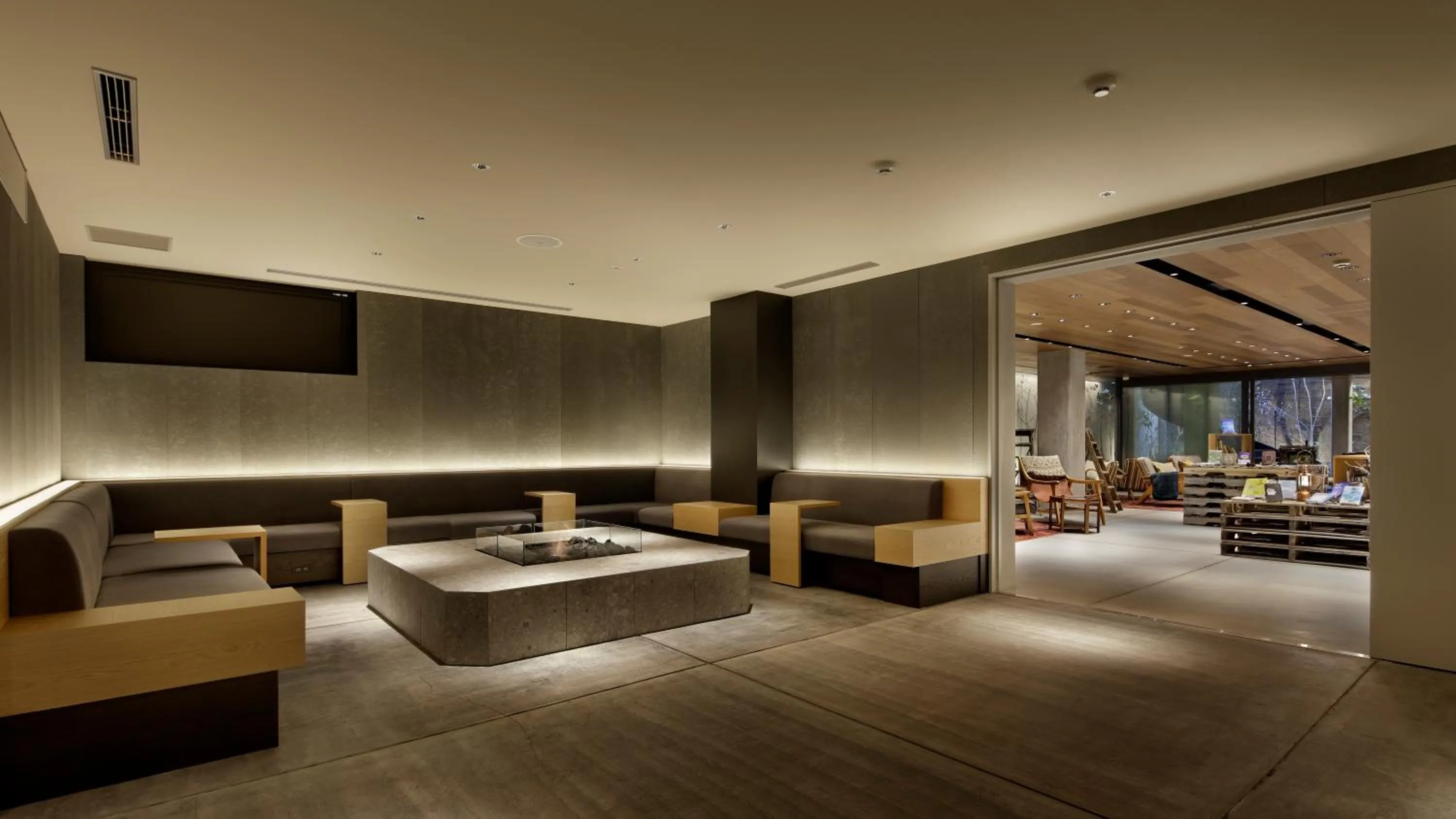 Communal lounge/ TV room in Piece Hostel Sanjo