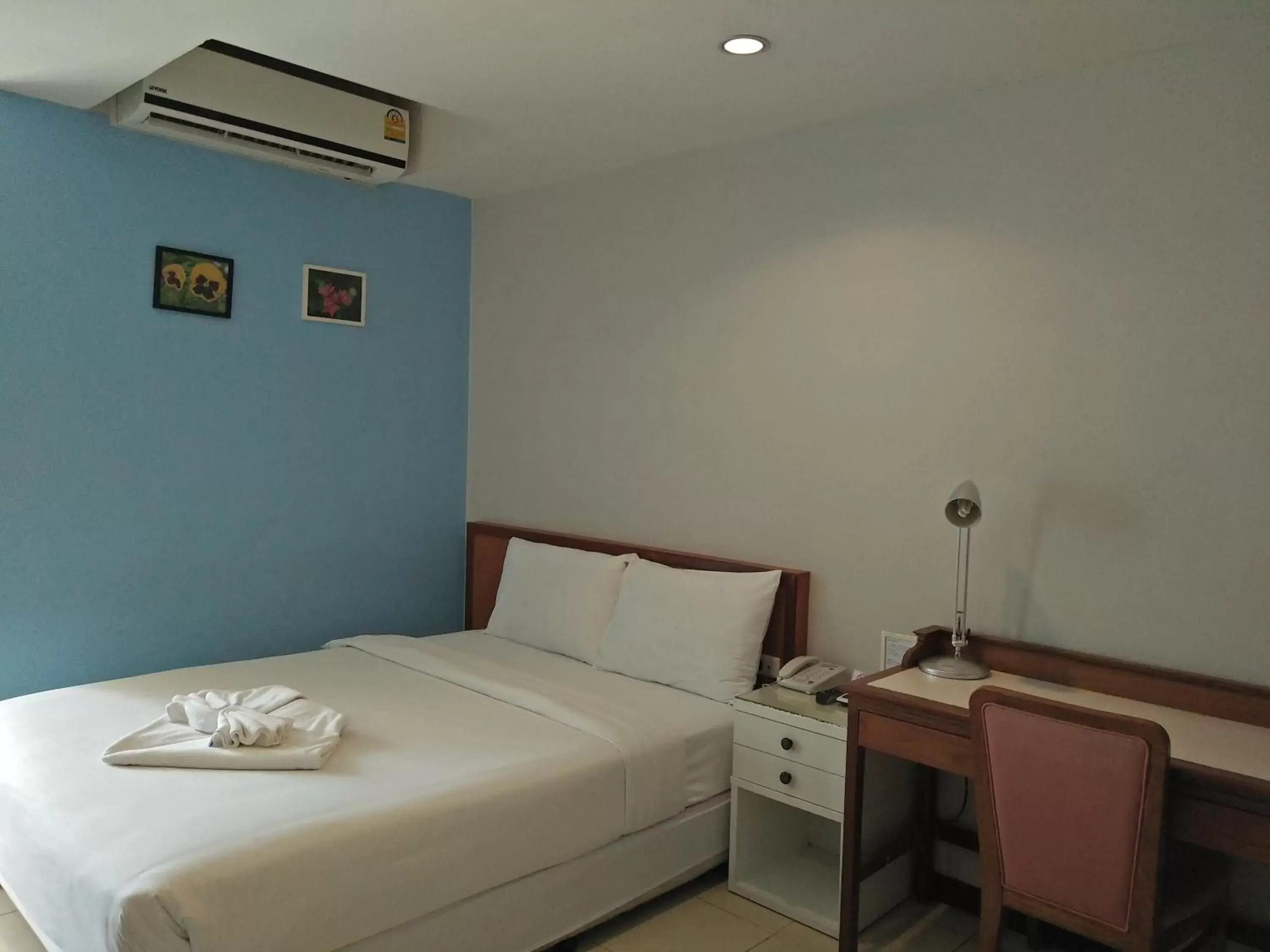 Bedroom, Bed in JL Bangkok Hotel