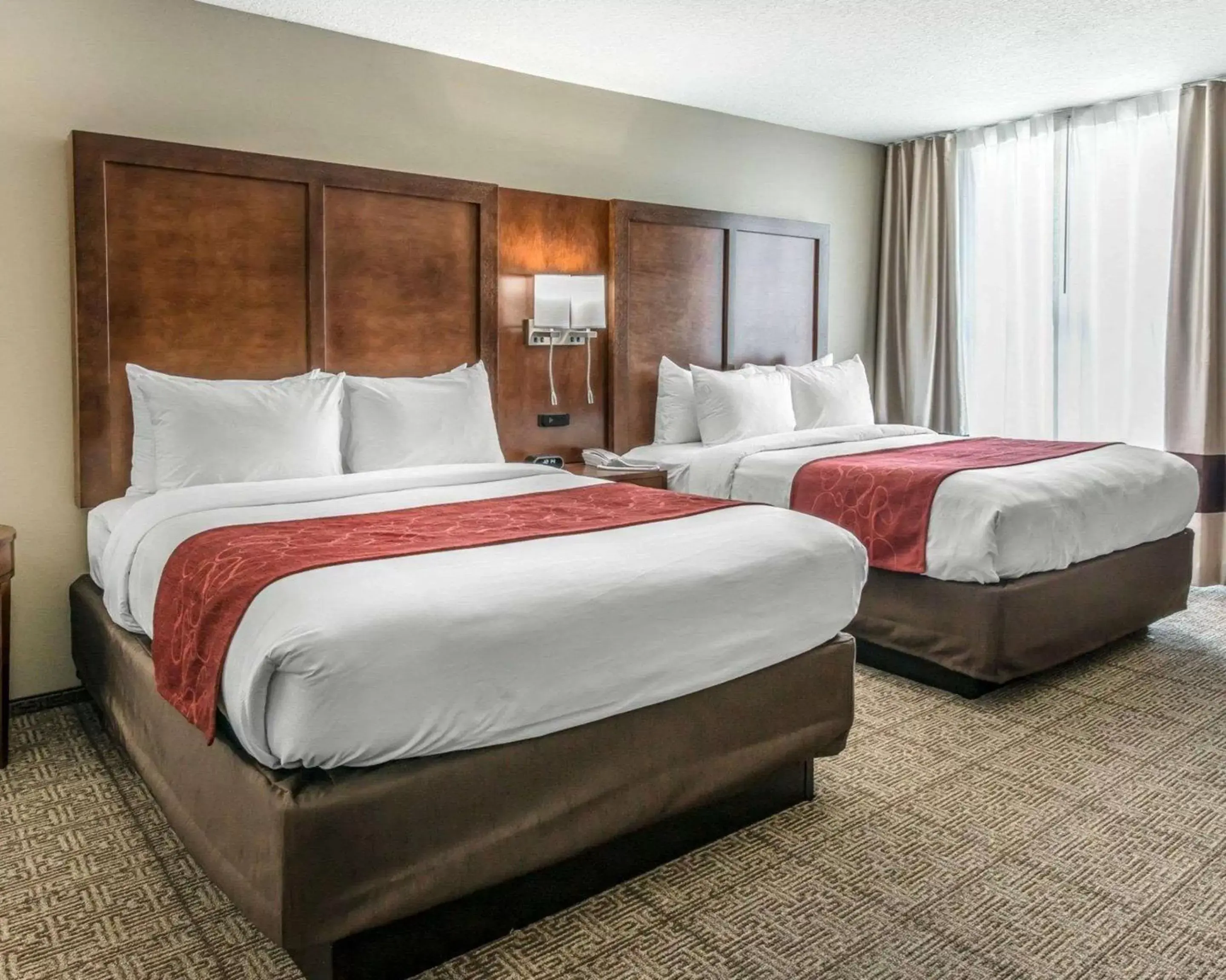 Photo of the whole room, Bed in Comfort Suites near Rainbow Springs Dunnellon