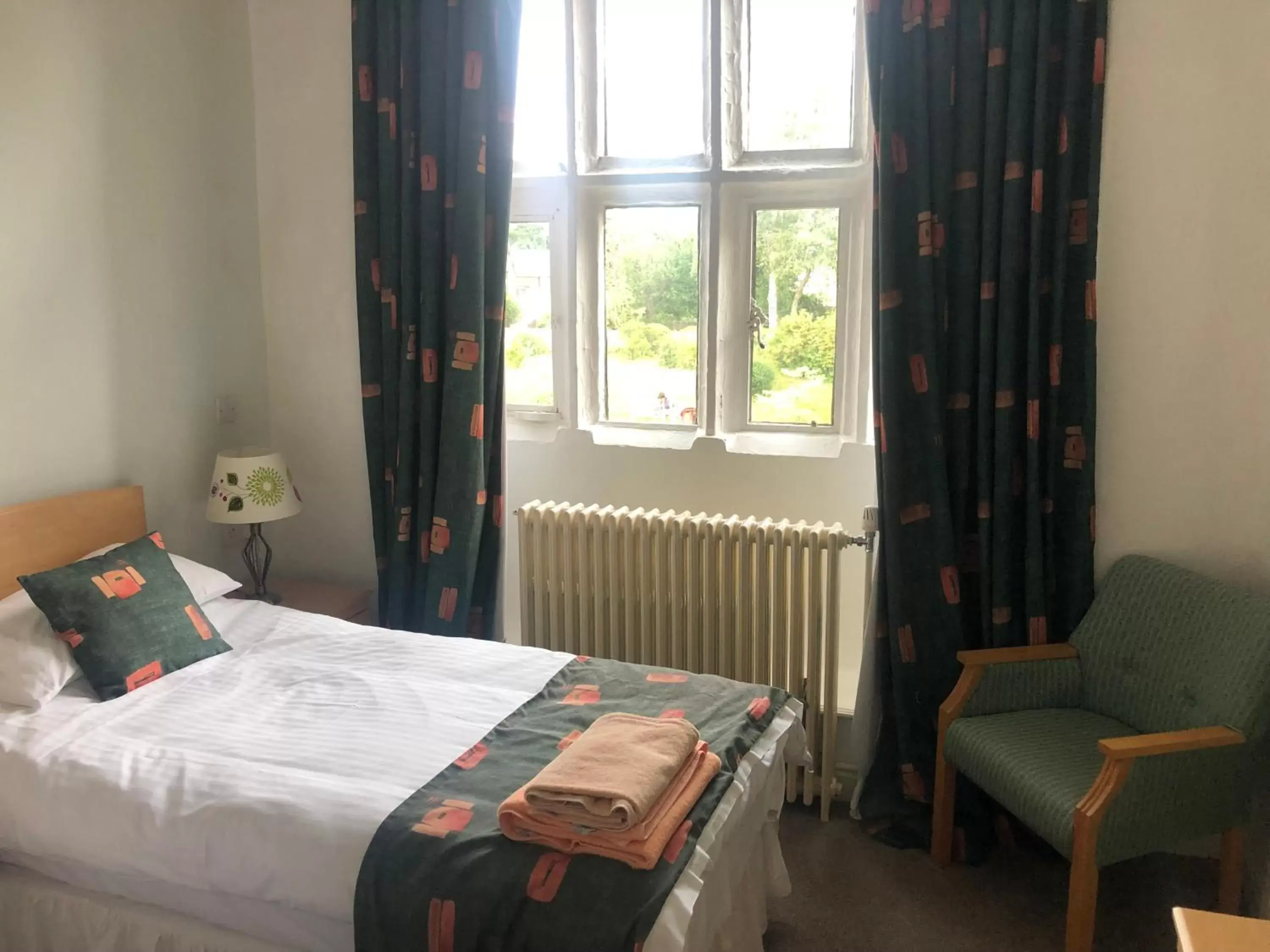 Single Room with Garden View - single occupancy in Whalley Abbey - B&B and Retreat House Single Room with Garden View - single occupancy in Whalley Abbey - B&B and Retreat House