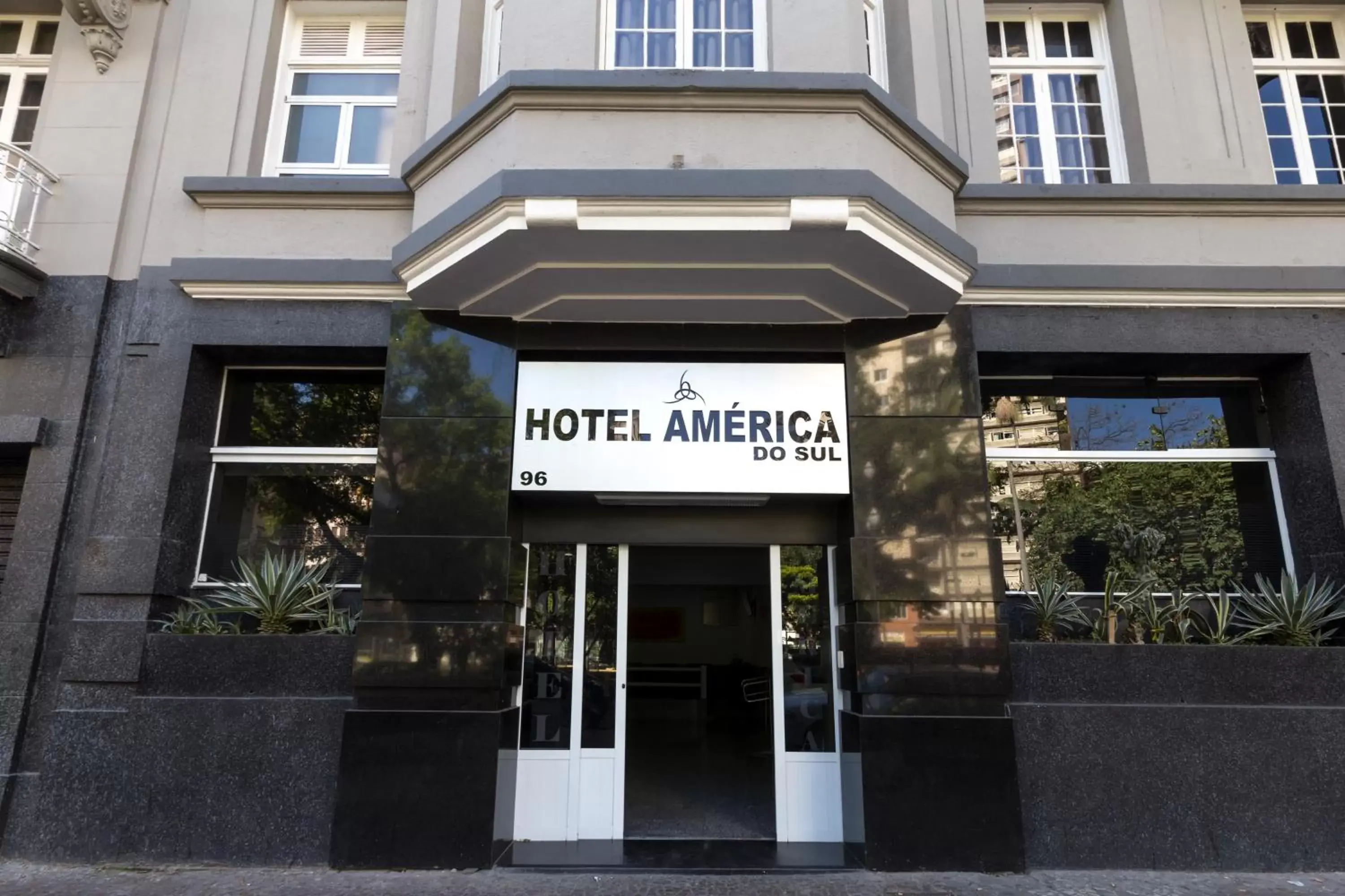 Facade/Entrance in Hotel America do Sul