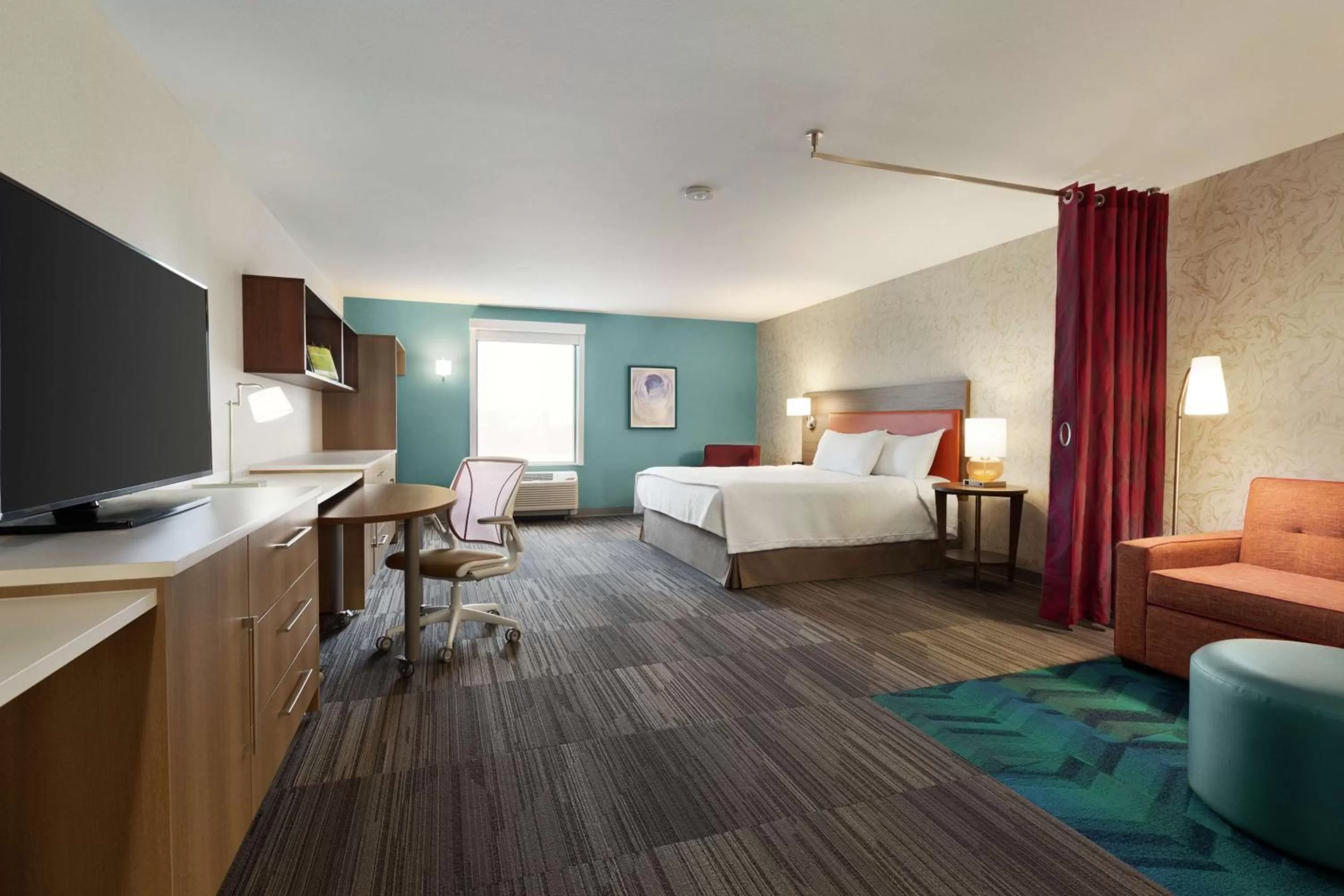 Bedroom, Bed in Home2 Suites By Hilton Portland Airport