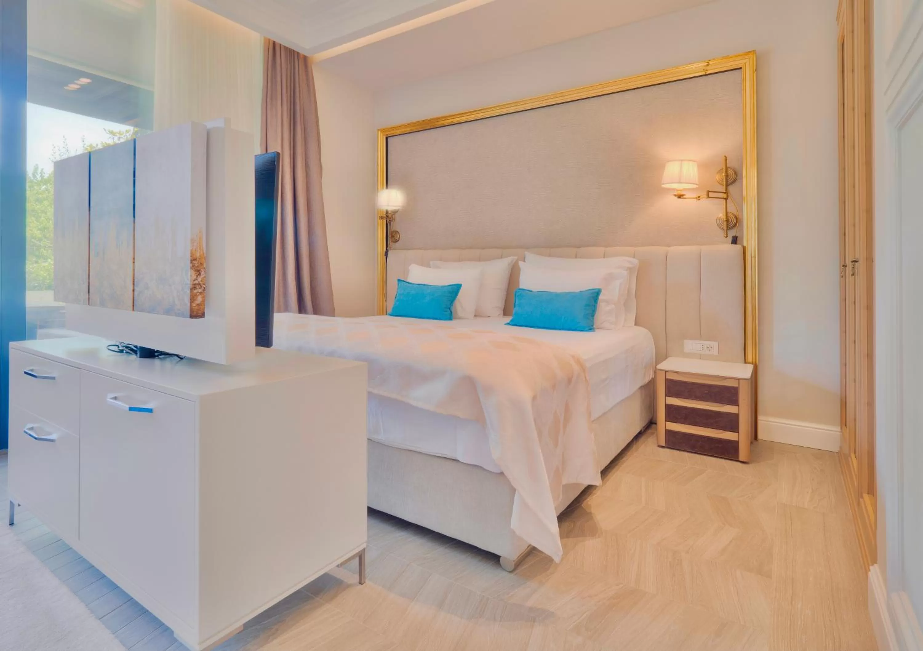 Bed in Apartments PERLA Budva