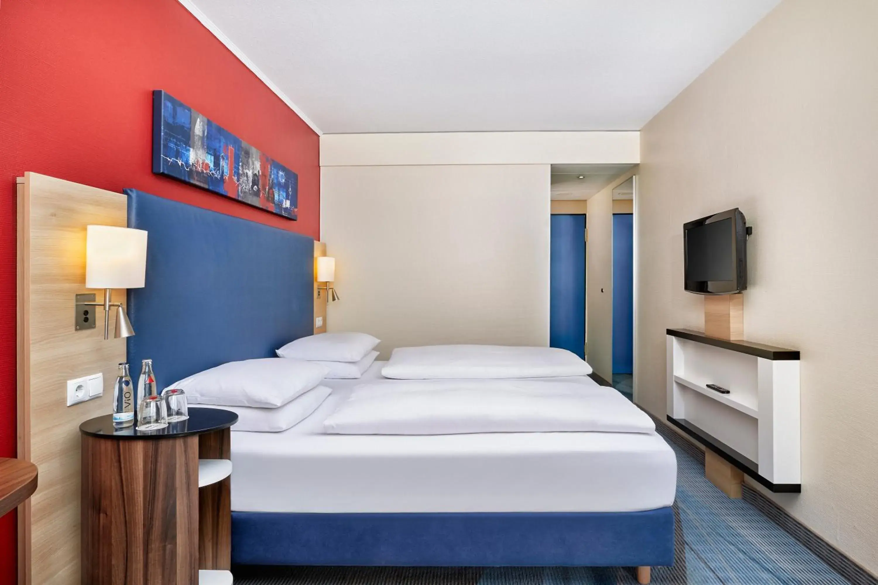 Bedroom, Bed in H+ Hotel Köln Brühl