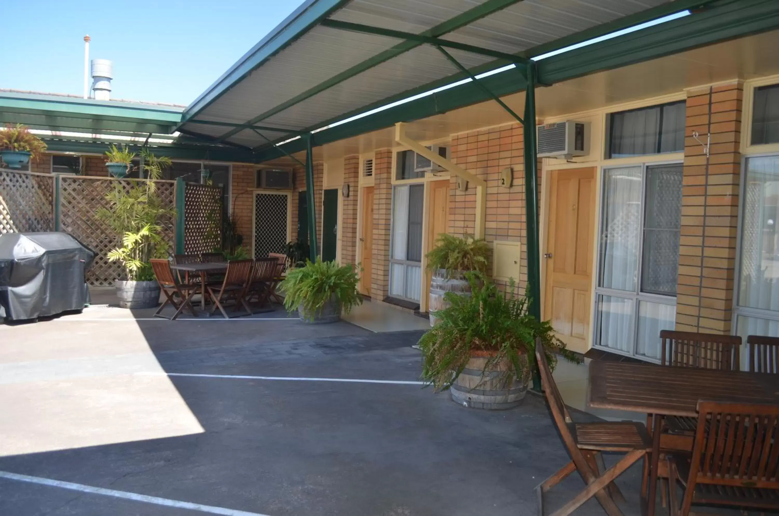 BBQ facilities in Tall Timbers Motel