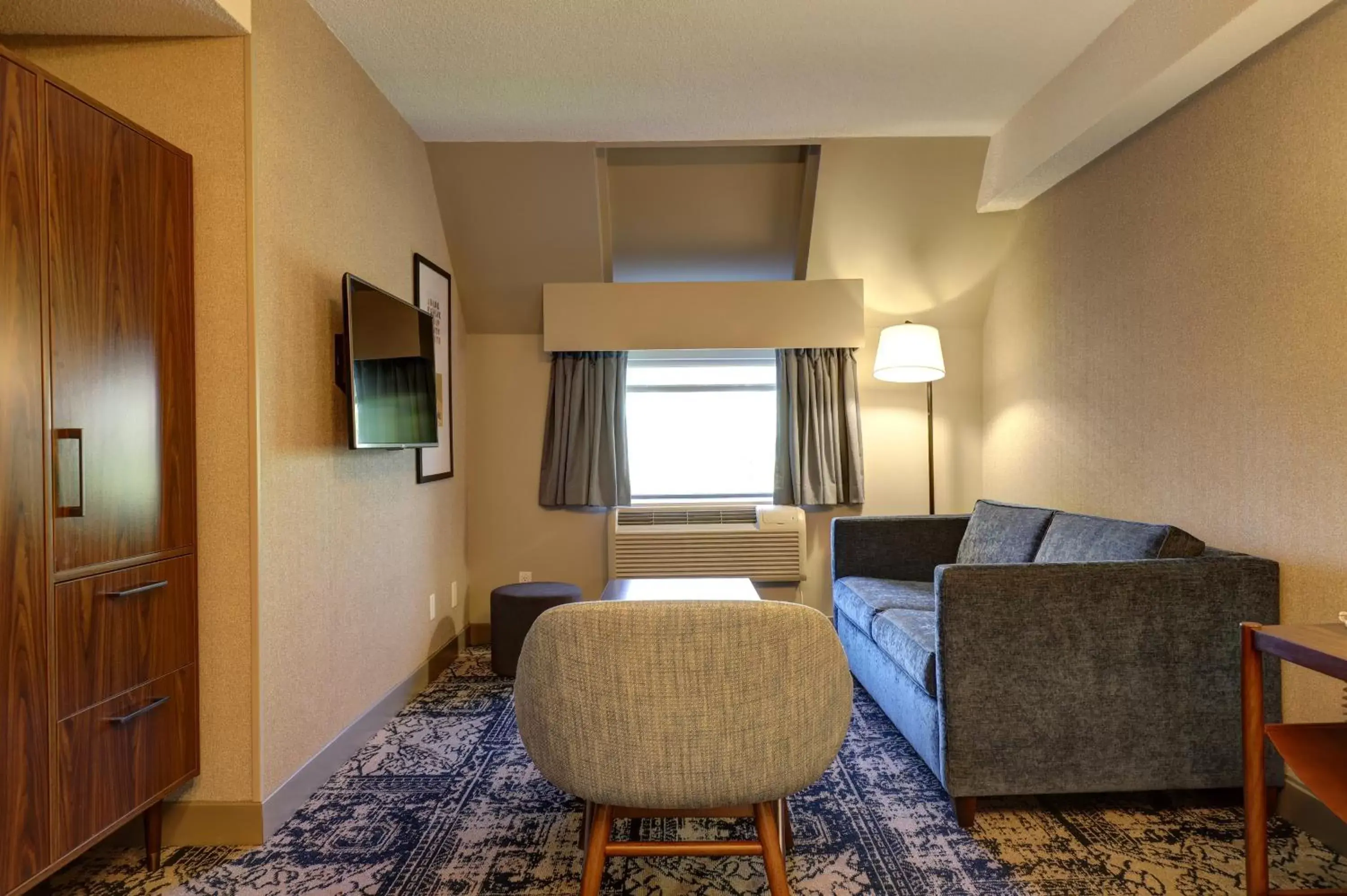Seating Area in Four Points by Sheraton St. Catharines Niagara Suites
